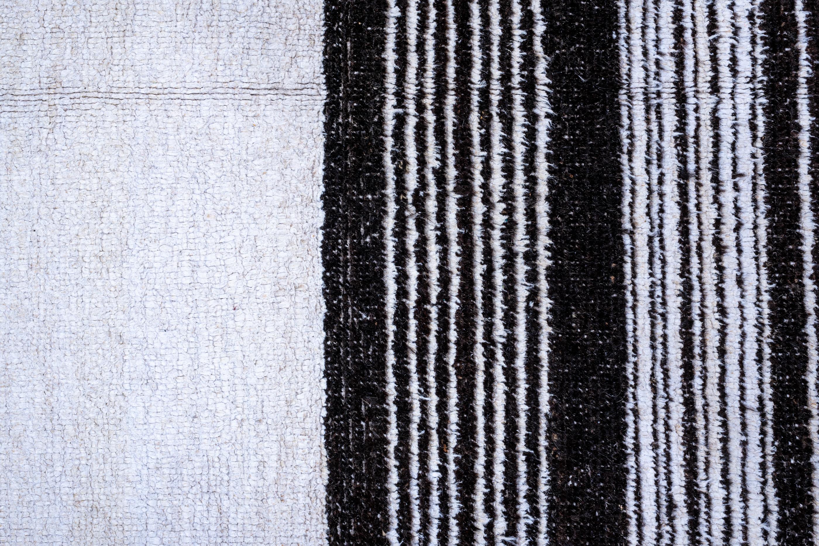 Hand-Knotted Unique Black and White Modern Contemporary Rug Design For Sale