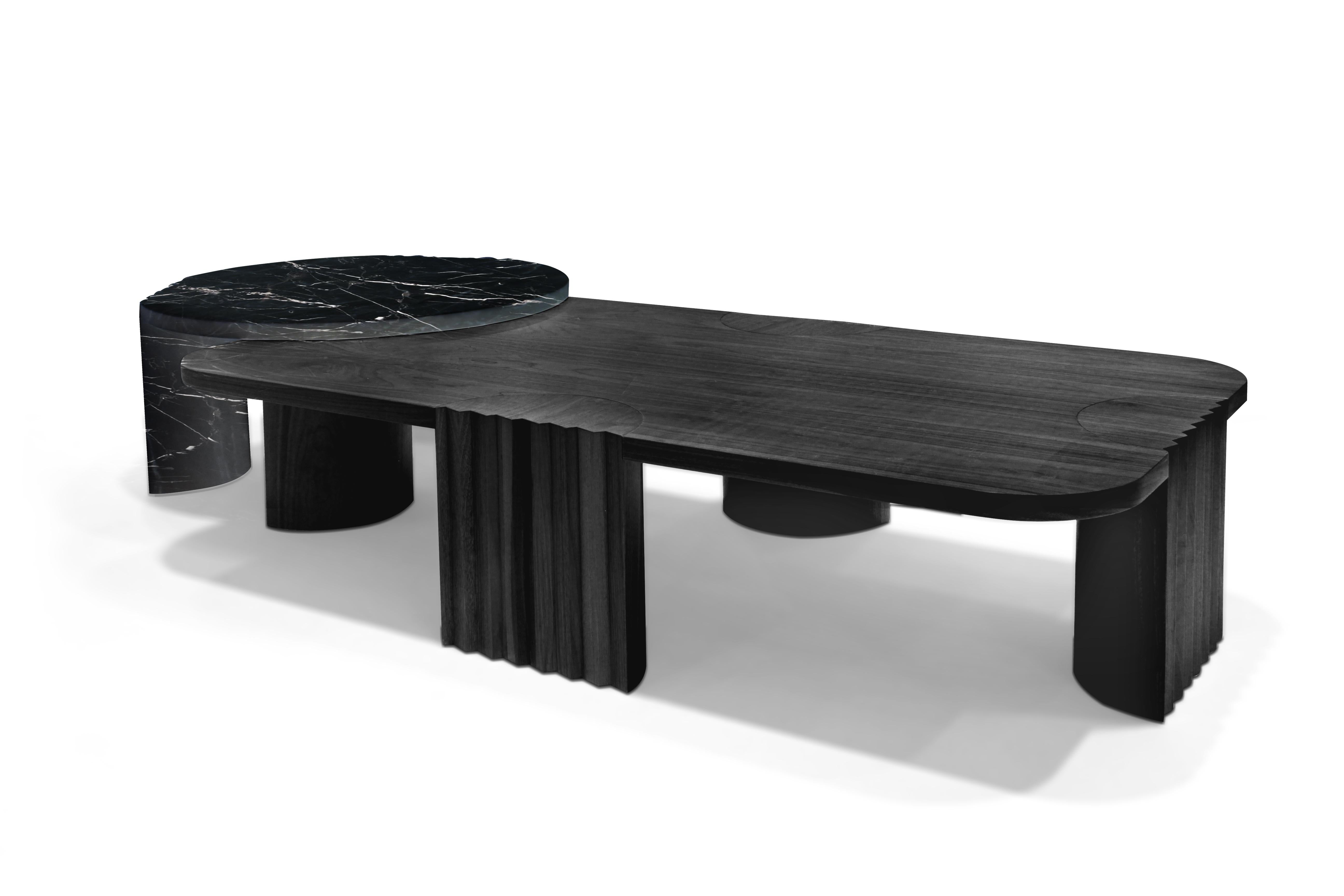 Einzigartiger schwarzer Caravel-Tisch von Sammler (Moderne) im Angebot