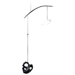Formes uniques sculptées en noir, suspension de formes organiques flottantes par Jérôme Pereira