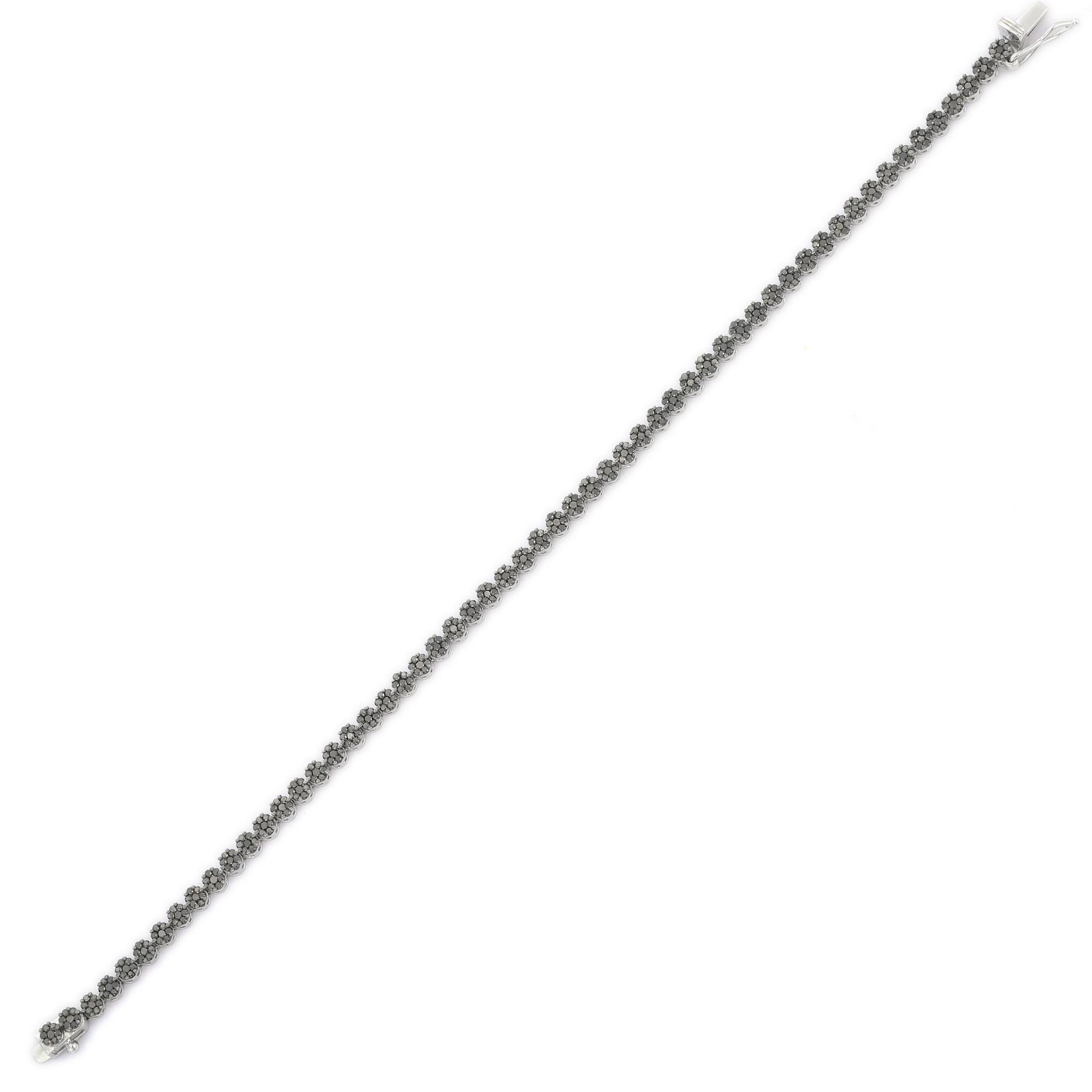 Moderno Bracciale dainty Cluster Line con diamanti neri da 2,39 carati in oro bianco massiccio 18k in vendita