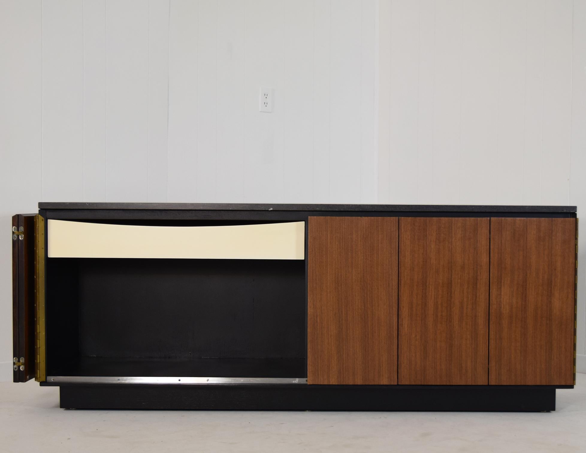 Unique Black Granite Sideboard by Paul McCobb for Calvin In Excellent Condition In South Charleston, WV