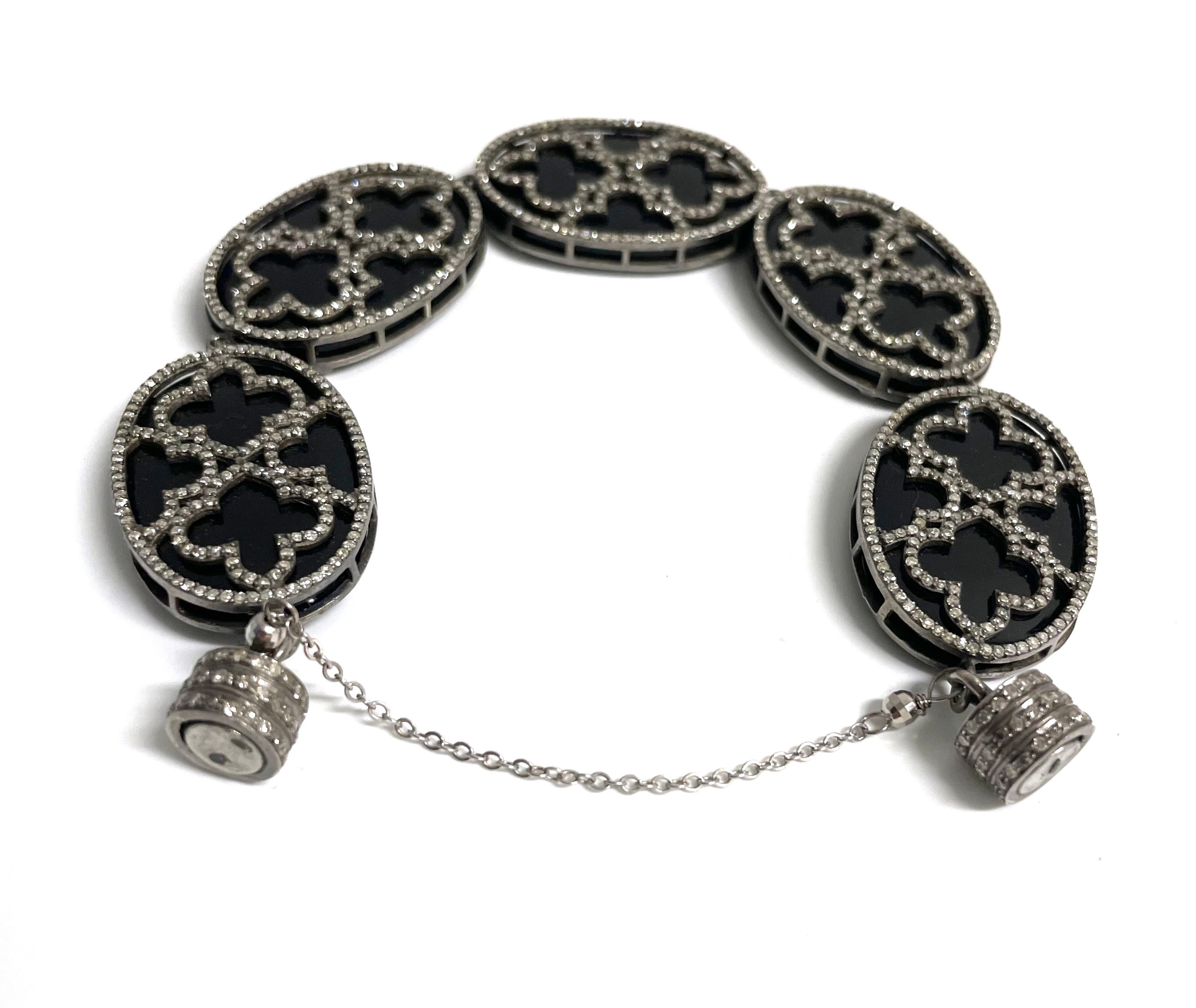 Description
Wearing this exquisite bracelet delights your sense of art and style and draws you back to the captivating and mystical beauty of Alhambra Spain, where East meets West in art and architecture. Its allure lies in the cleanly structured,