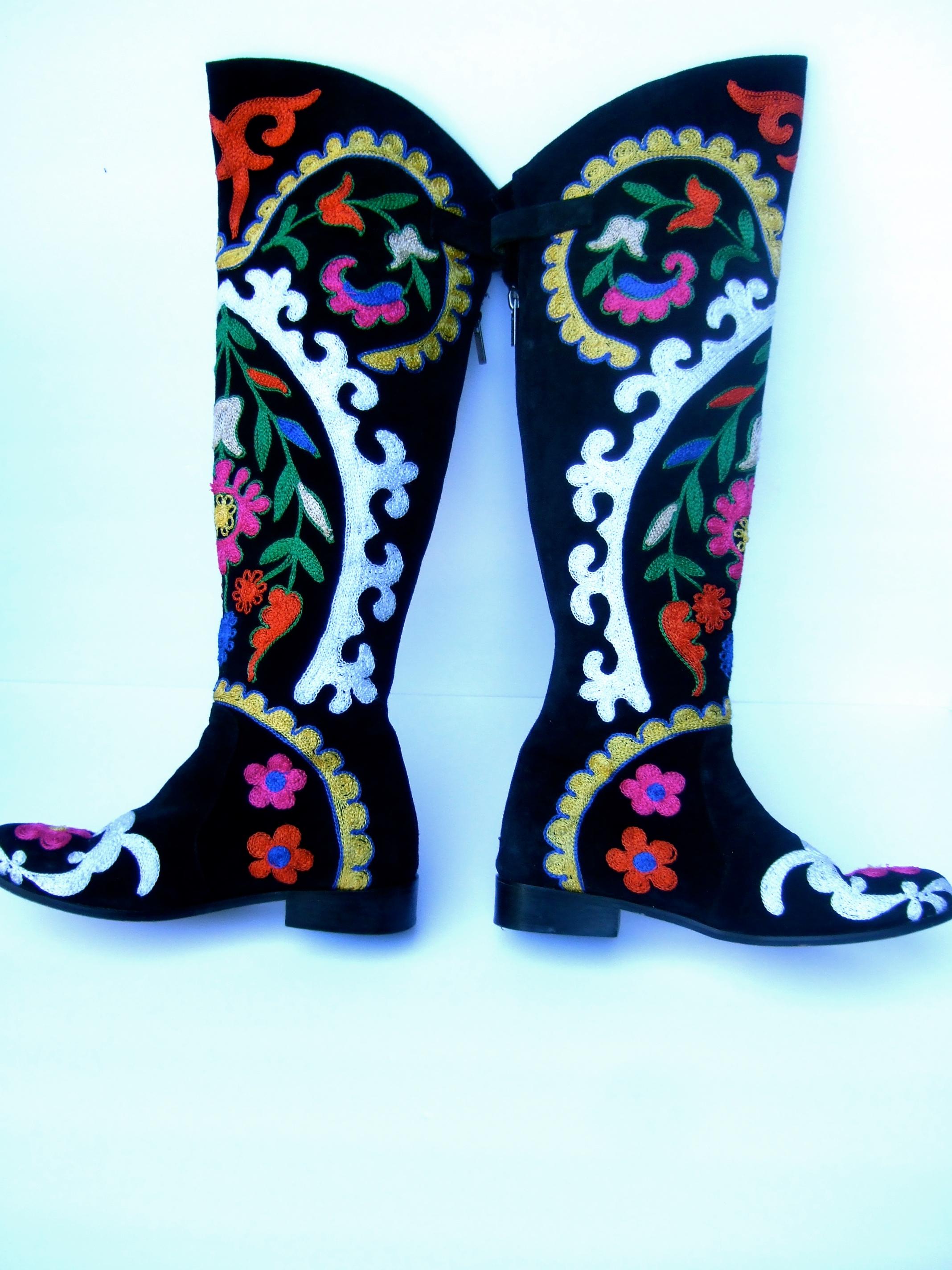 Unique Botas hasta la rodilla de ante negro con bordado floral Talla 38  21º C en venta 5