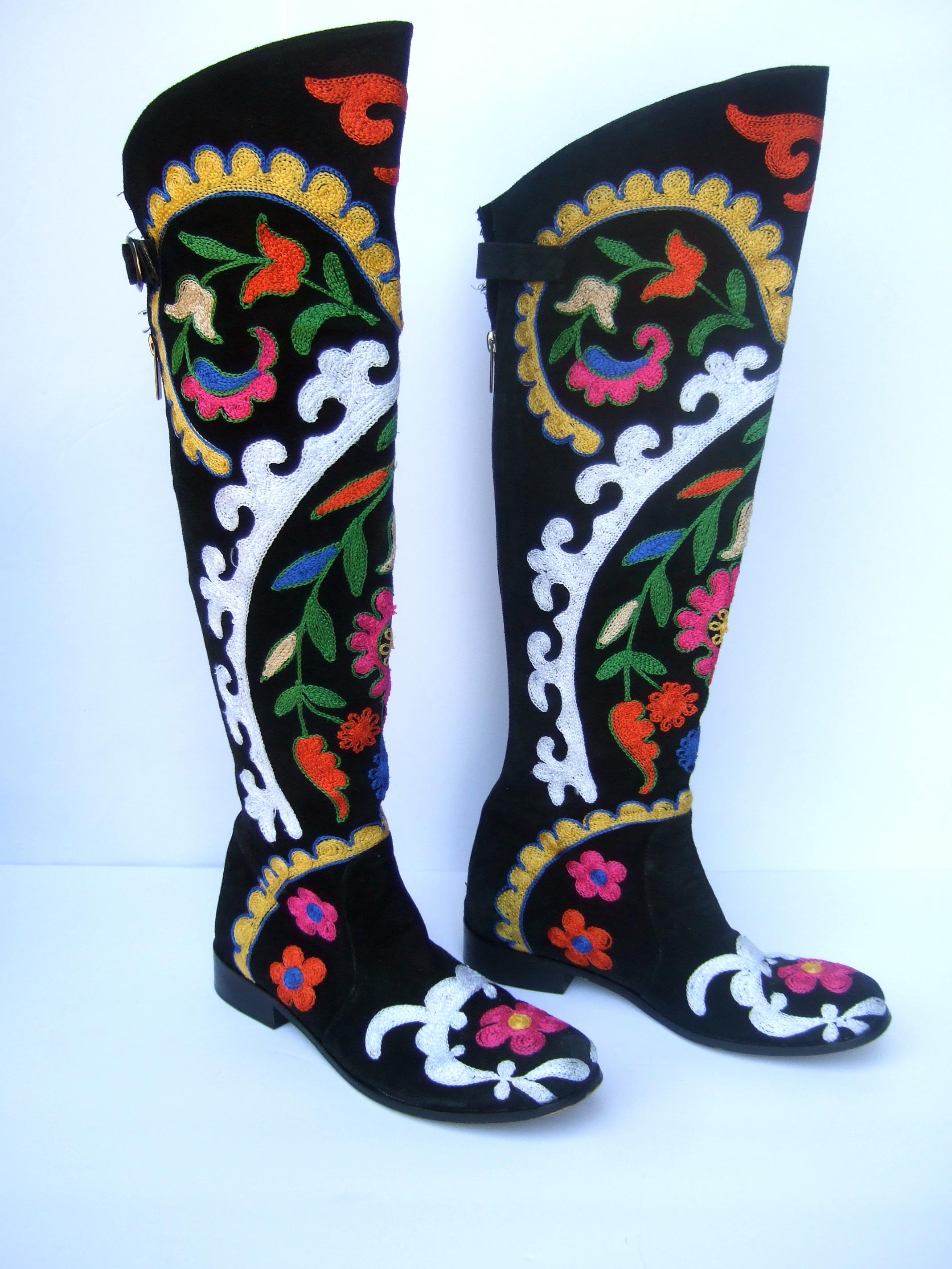 Unique Botas hasta la rodilla de ante negro con bordado floral Talla 38  21º C Negro en venta