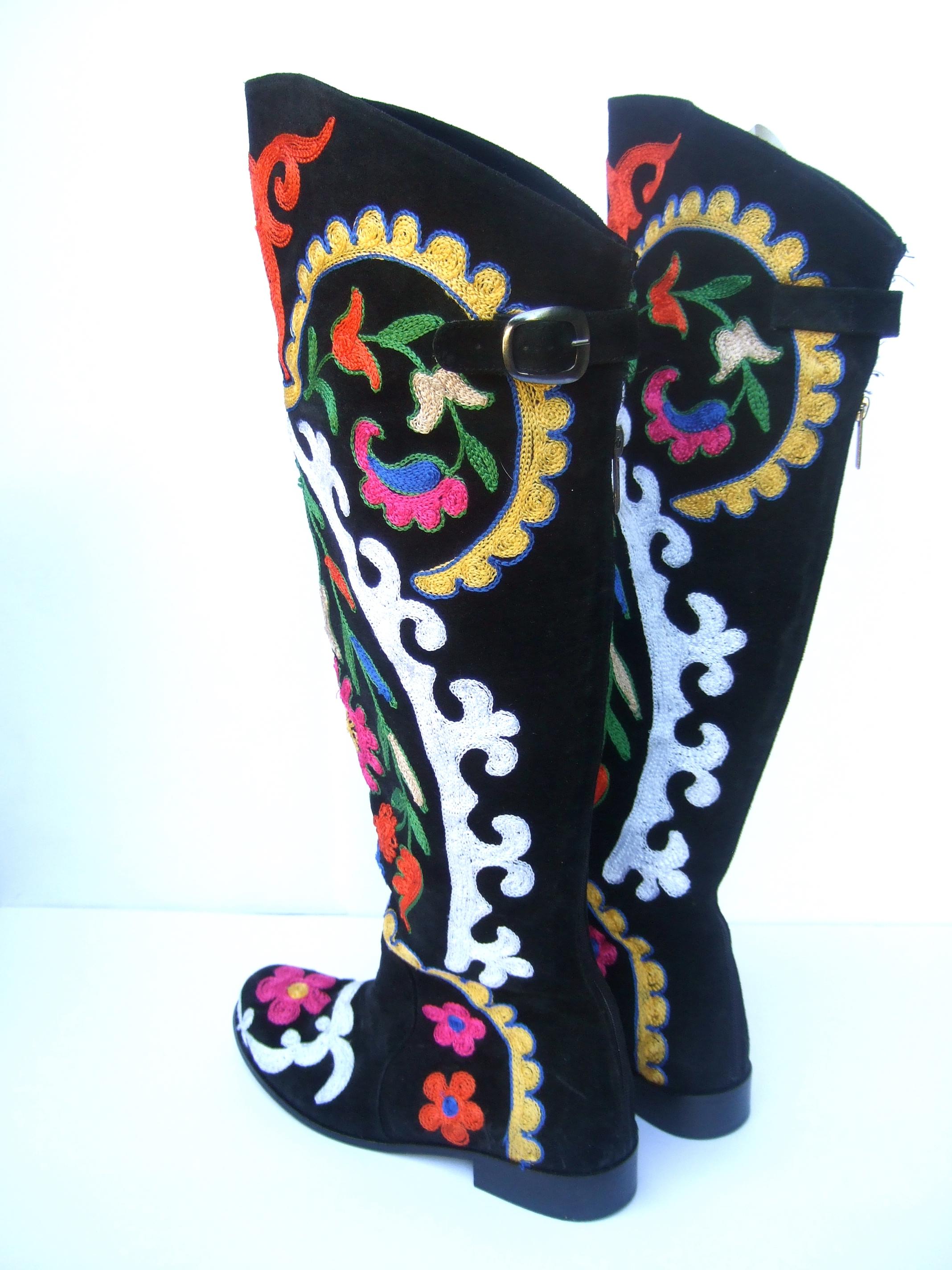 De las mujeres Unique Botas hasta la rodilla de ante negro con bordado floral Talla 38  21º C en venta