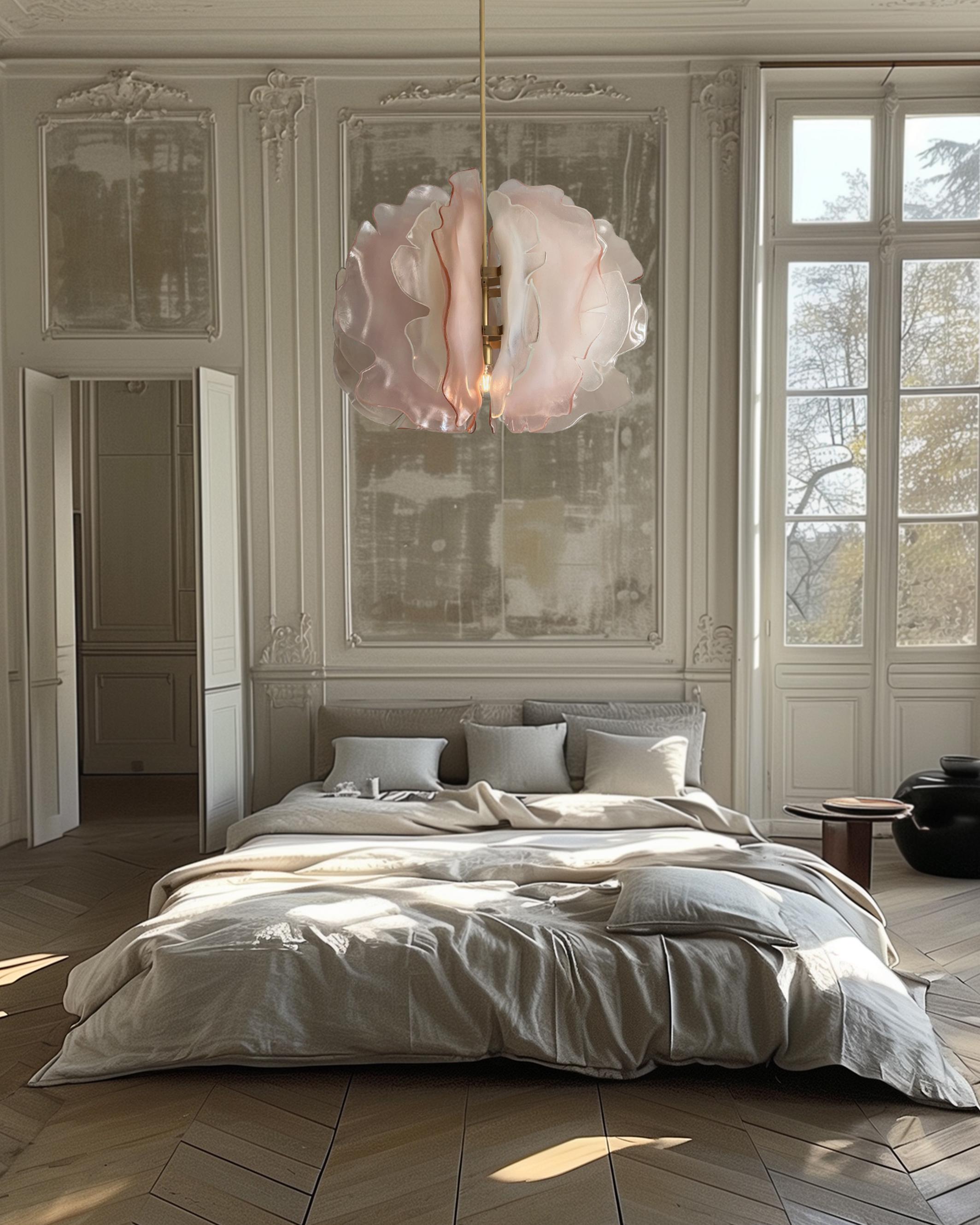 Francese Lampadario unico Bloom con petali di vetro bianco chiaro di Marie Jeunet in vendita