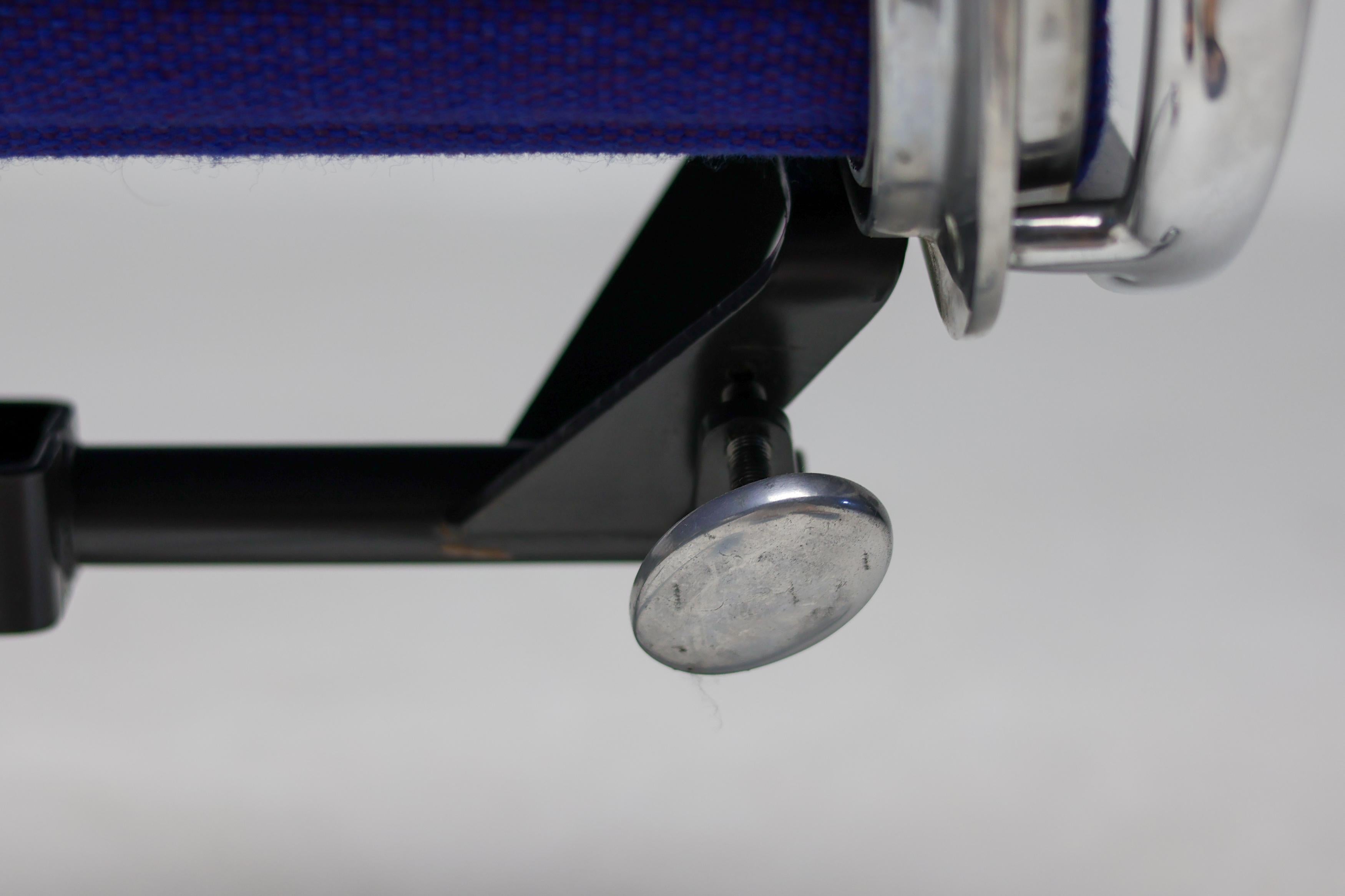 Unique Blue IBM Executive Office Chair by Charles & Ray Eames for Herman Miller (Siège de bureau IBM bleu unique) en vente 3