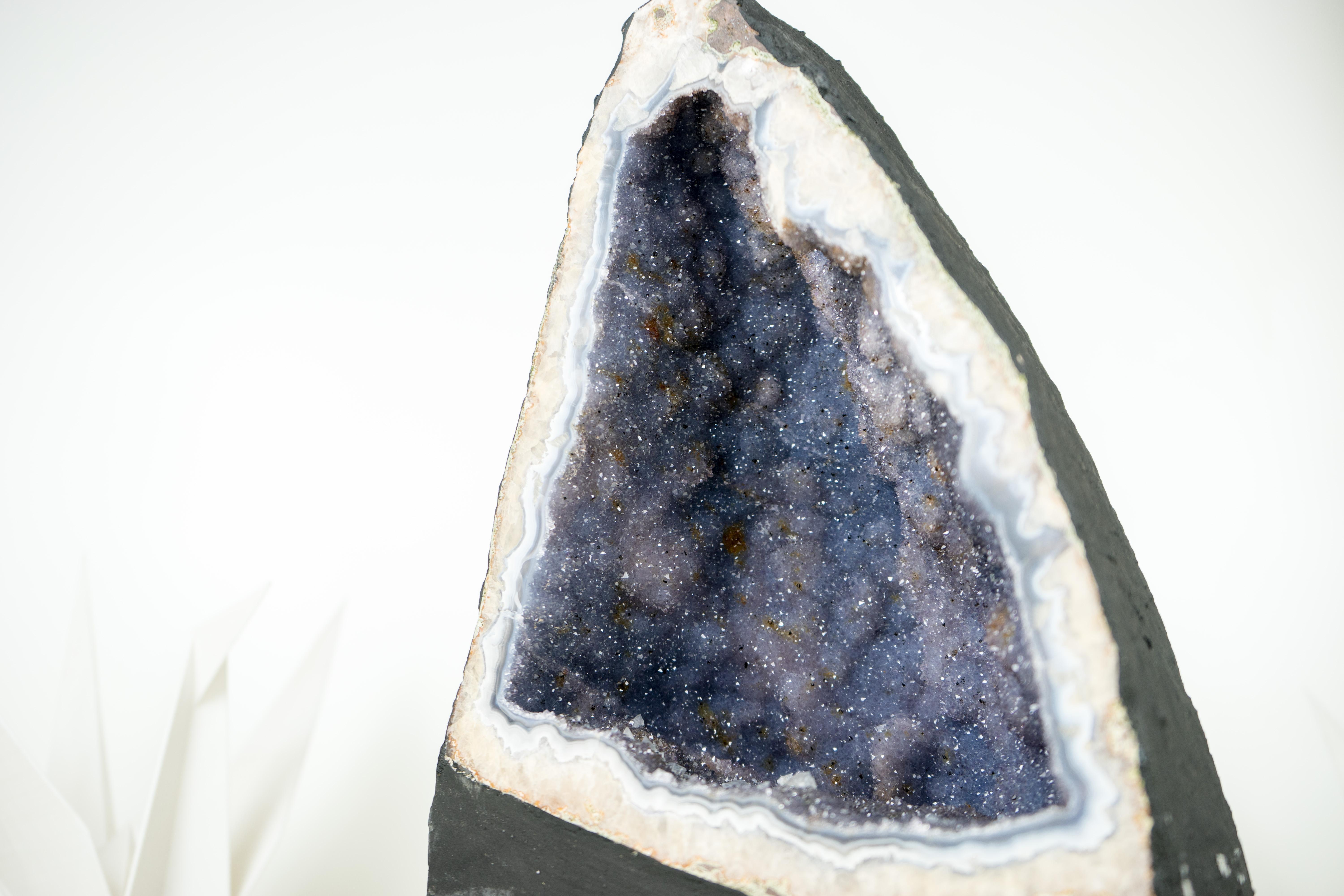 Geode unico di agata blu con druzy di ametista lavanda, ametista rara in vendita 7