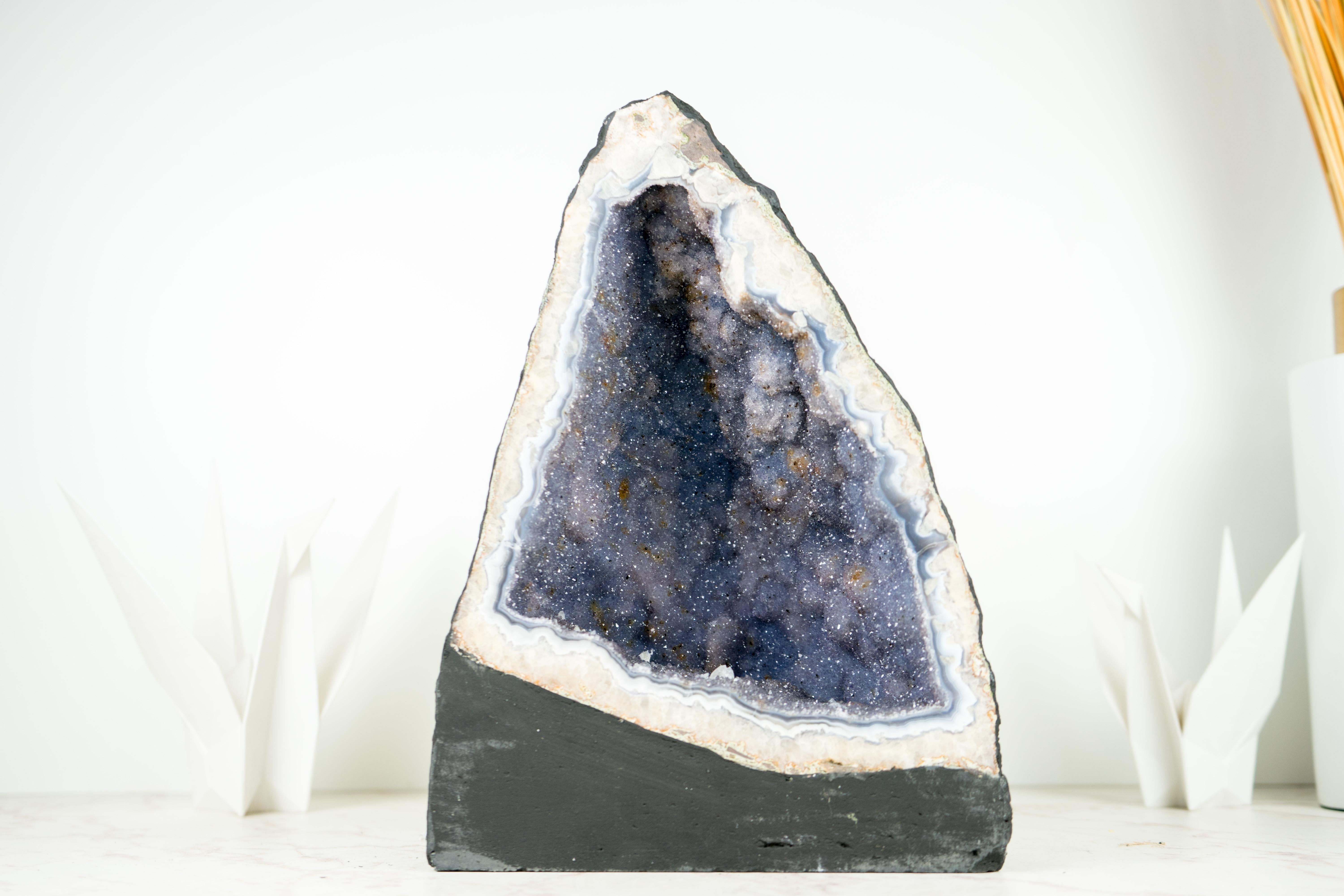 Geode unico di agata blu con druzy di ametista lavanda, ametista rara in vendita 9