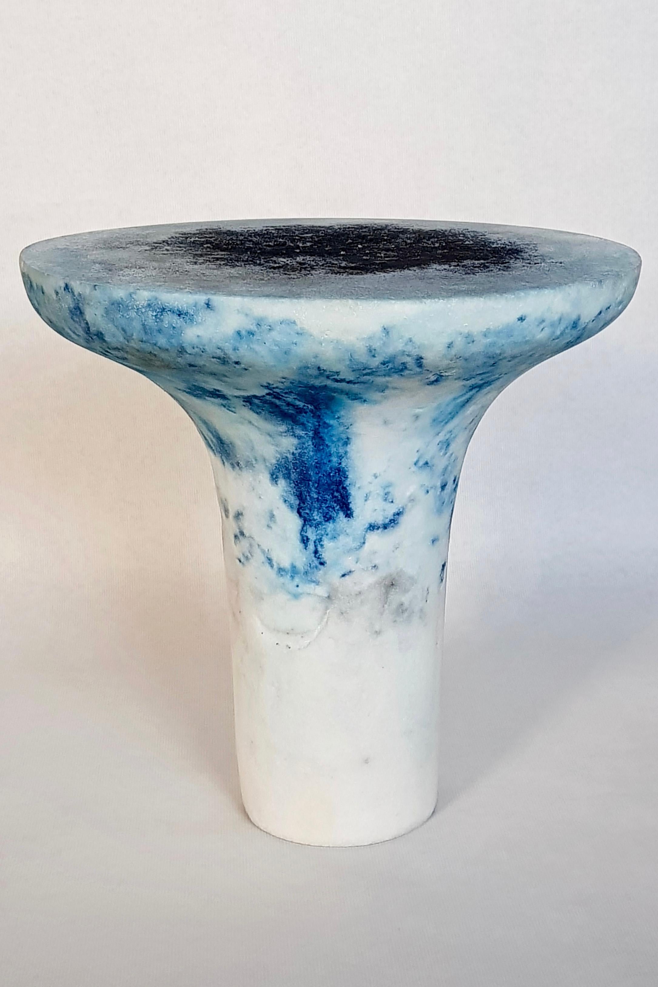 Einzigartige blau marmorierte Salzstreuer Gueridon, Roxane Lahidji (Moderne) im Angebot