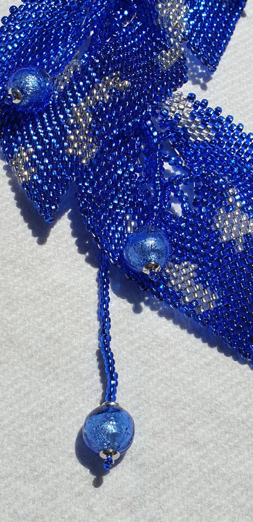 Perlenkette aus blauem Muranoglas in Blau  Damen im Angebot