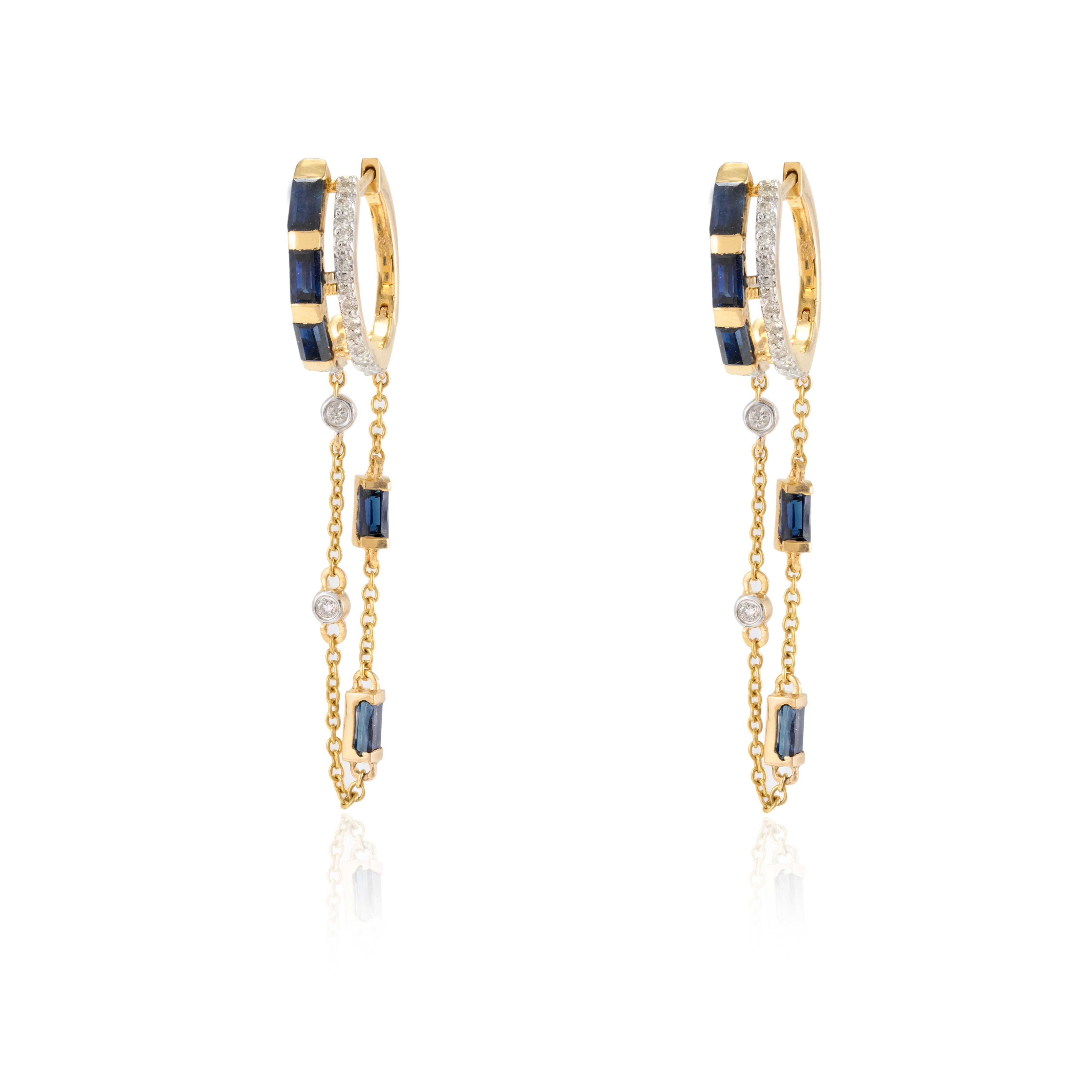 Boucles d'oreilles pendantes uniques en or 14 carats, composées de saphirs bleus et de diamants, qui vous permettront d'affirmer votre style. Vous aurez besoin de boucles d'oreilles pour affirmer votre look. Ces boucles d'oreilles créent un look