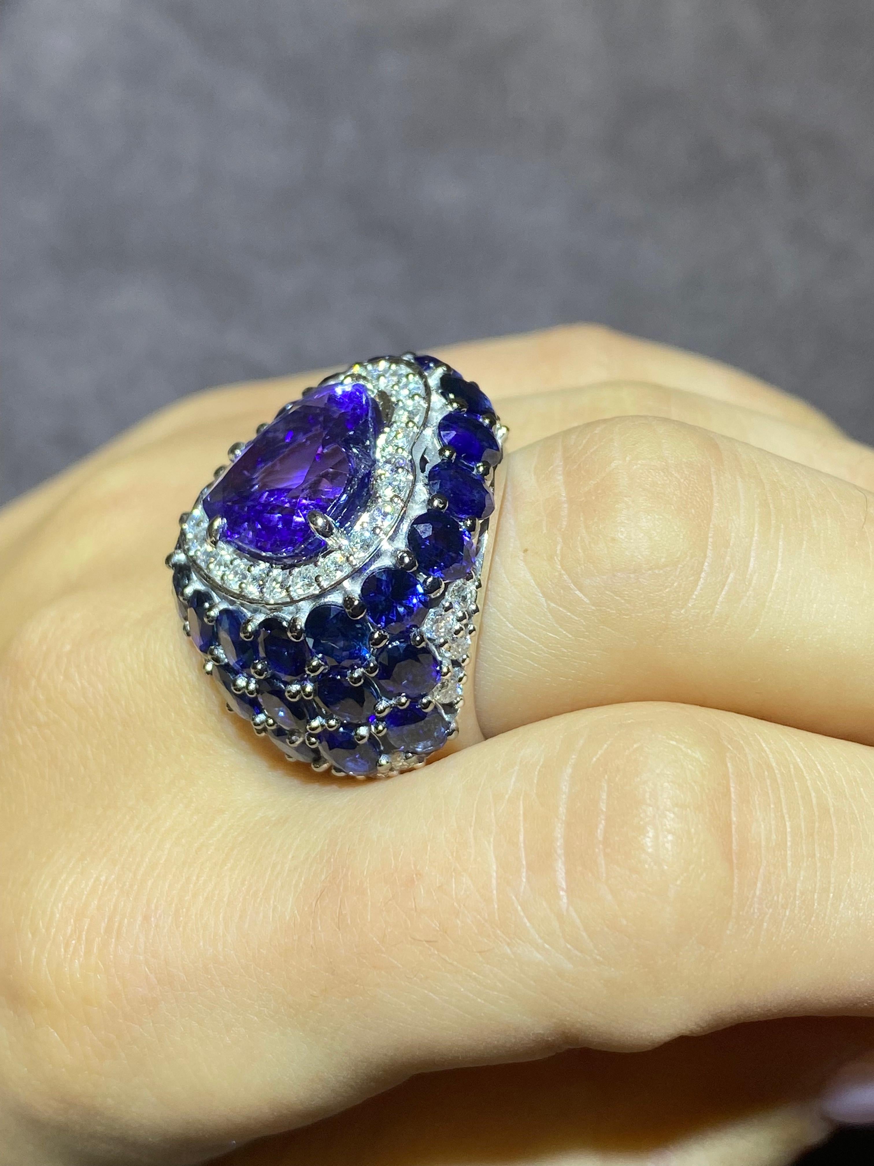 Unique Blue Sapphire Diamond Heart White 18K Gold Ring In New Condition For Sale In Montreux, CH