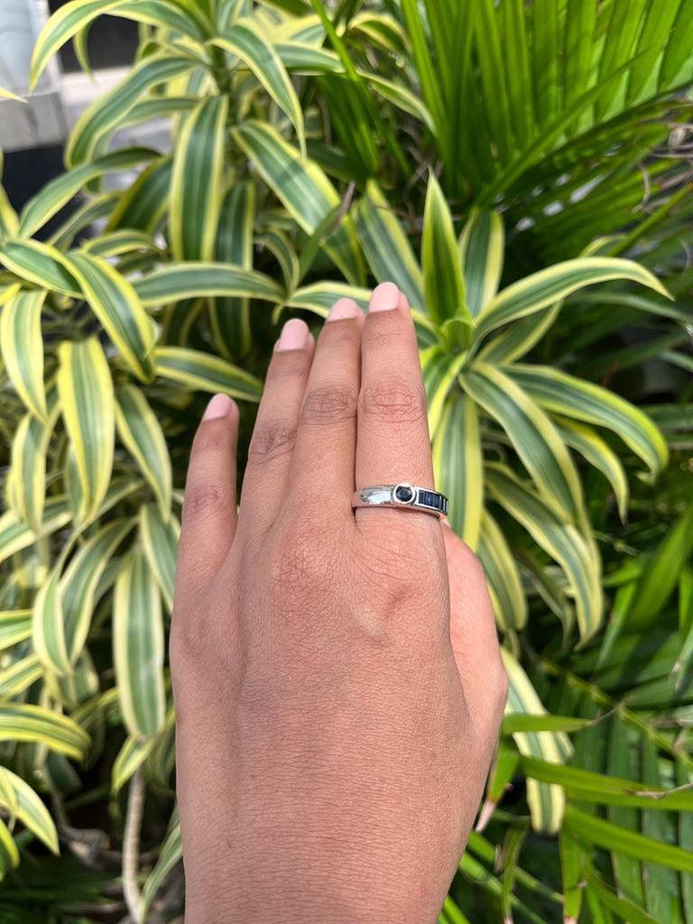For Sale:  Unique Blue Sapphire Gemstone Band Ring in 925 Sterling Silver Unisex Ring 13