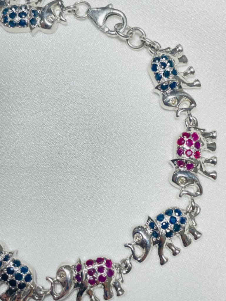 Pulsera única de zafiro azul y rubí con tachuelas de elefante en plata de ley 925 en venta 1