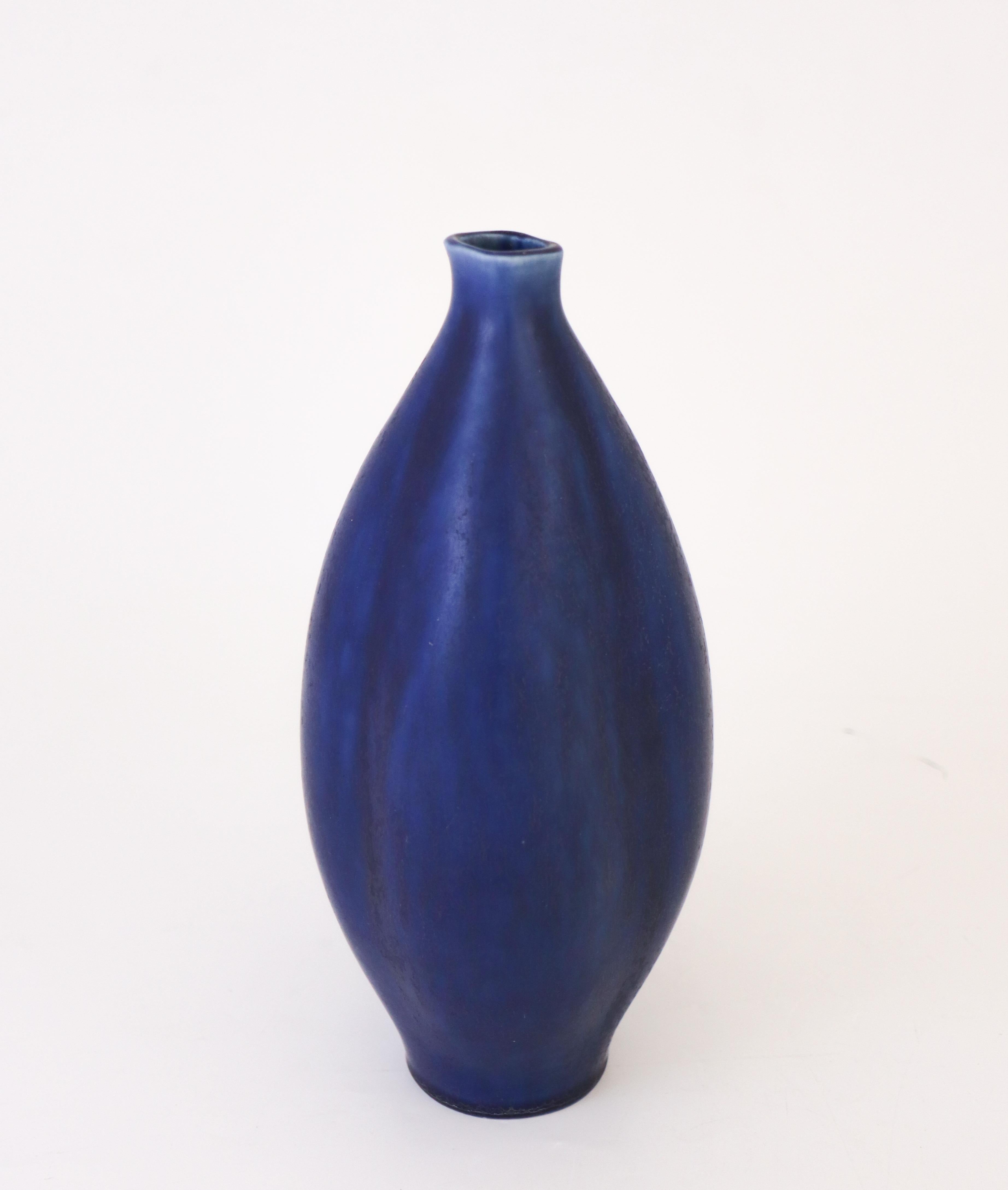 XX secolo Vaso blu unico, Carl-Harry Stålhane, Rörstrand, metà del secolo scorso, anni '40 in vendita