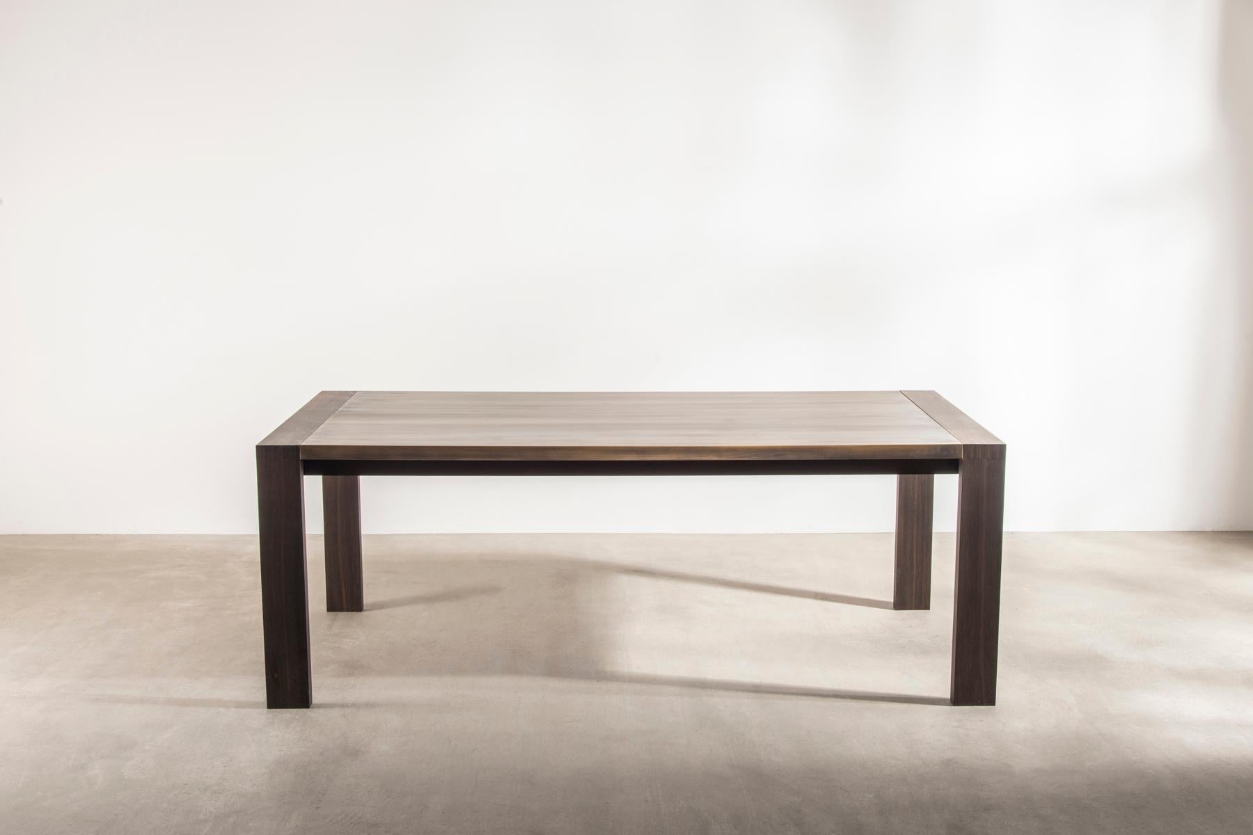 Moderne Table Fenland en chêne noir vieille de 4200 ans. Pièce unique conçue par Terence Conran en vente