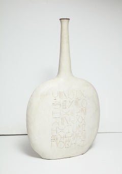 Eine einzigartige Vase in Flaschenform von Bruno Gambone