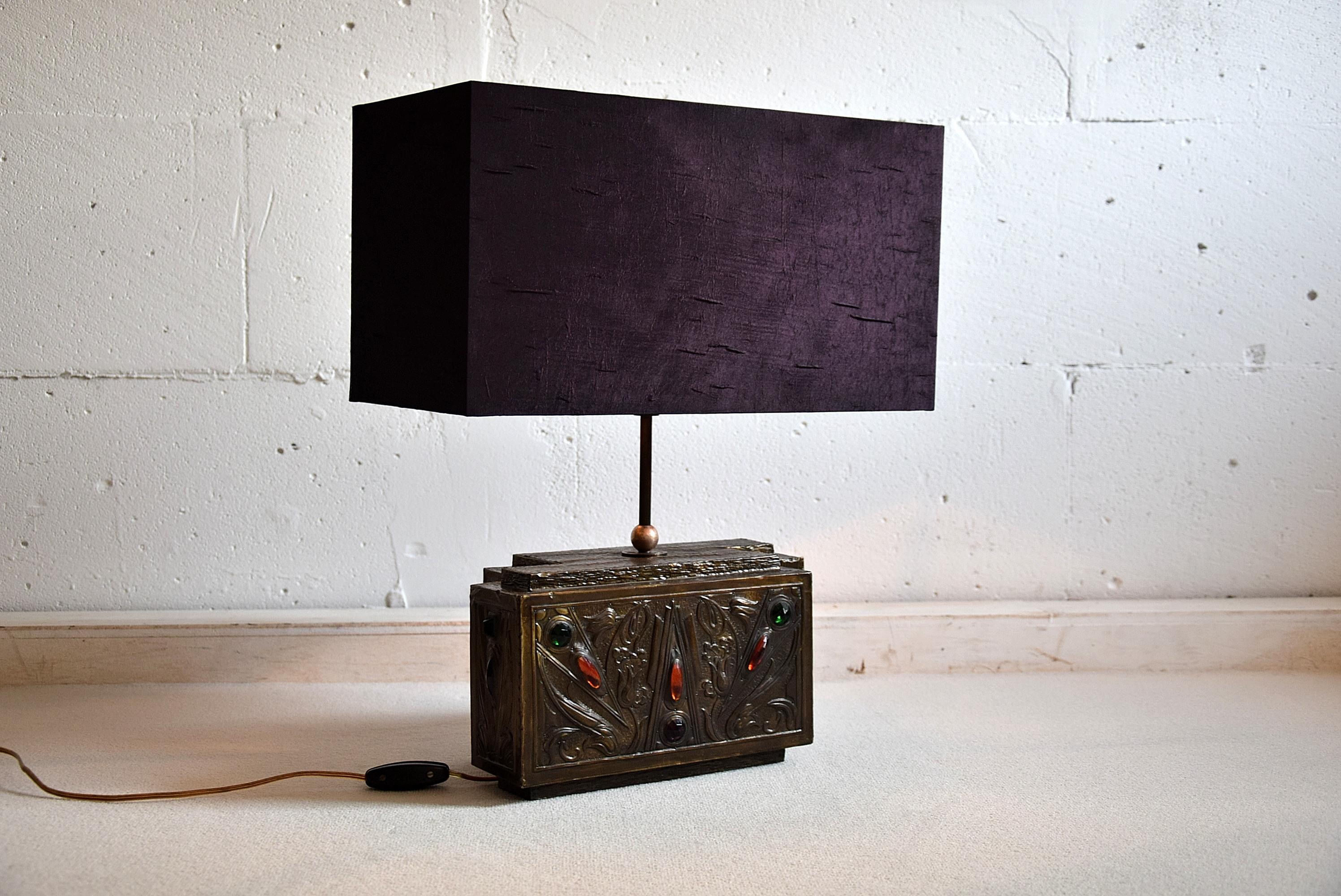 Art nouveau Lampe de table Art Nouveau unique en laiton et soie violette en vente