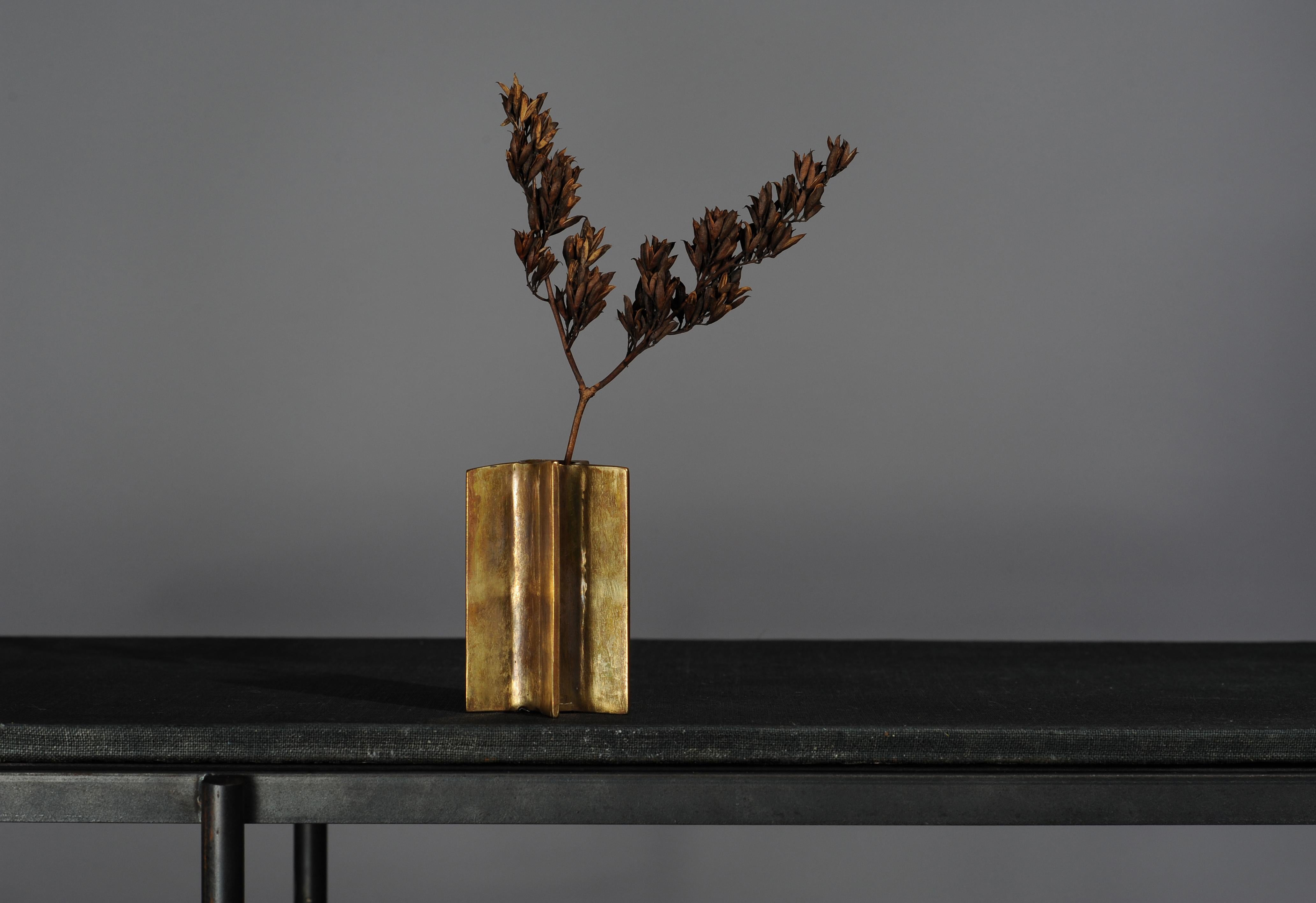 Unique brass vase, hand-sculpted and signed by Lukasz Friedrich
Brass vase 02, 2020
Patinated and polished brass
Dimensions:
H 10 cm
W 6 cm
D 6 cm
Signed and dated.