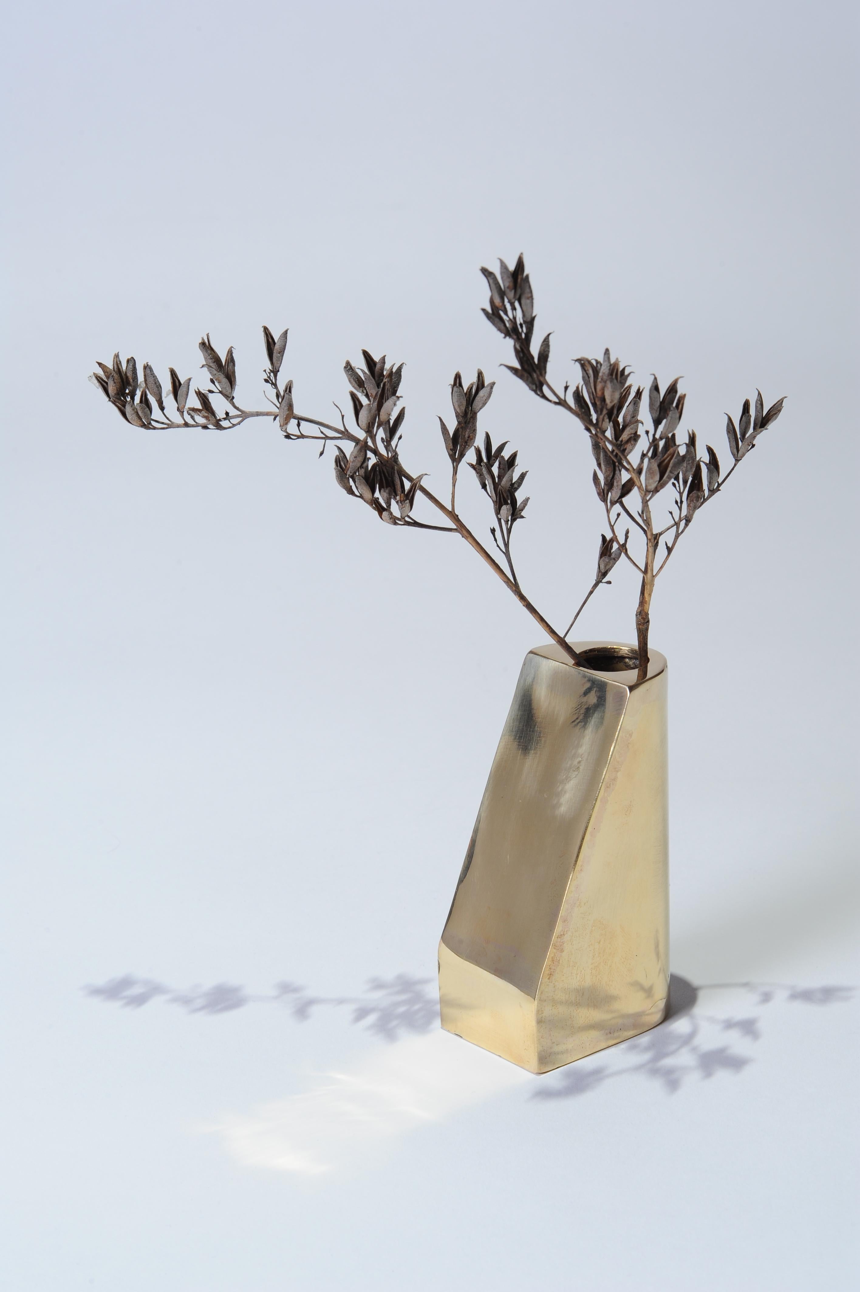 Unique brass vase, hand-sculpted and signed by Lukasz Friedrich.
Brass vase, 2020.
Patinated and polished brass.
Dimensions:
H 10 cm
W 6 cm
D 4 cm
Signed and dated.