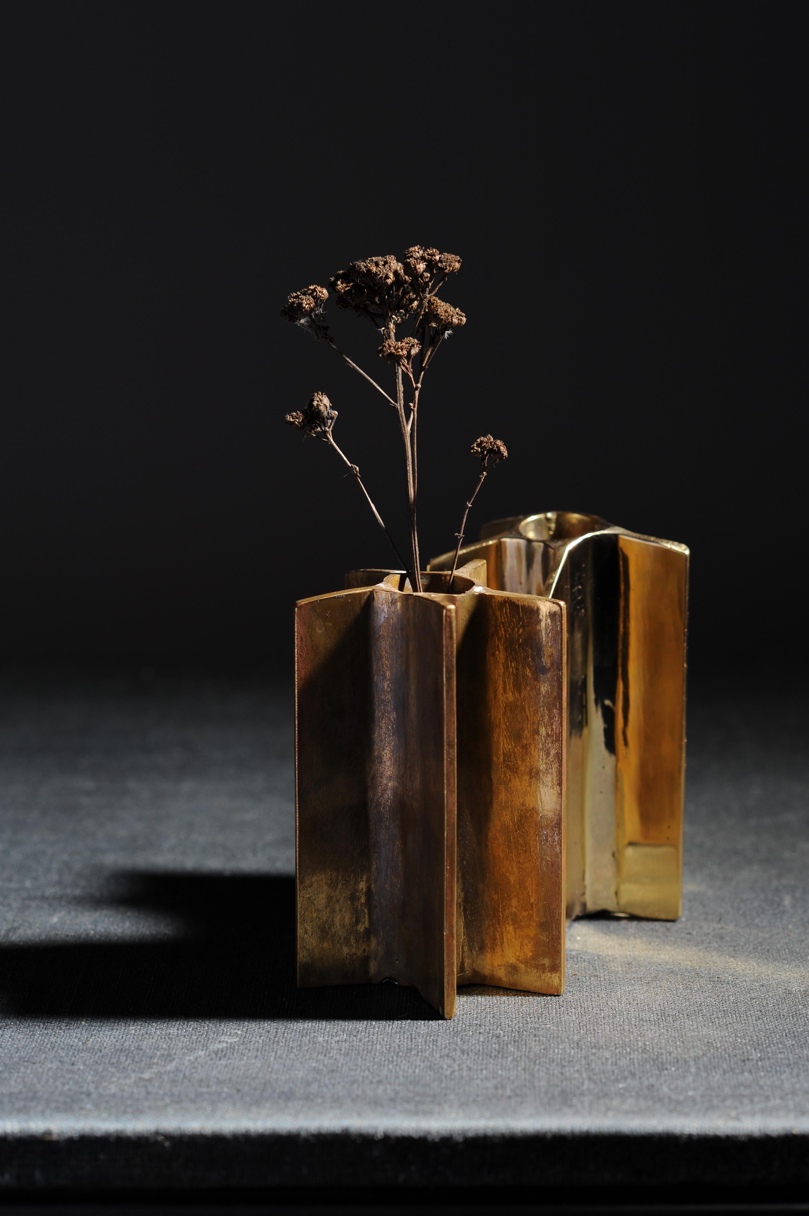 XXIe siècle et contemporain Bouteille en laiton unique, sculptée et signée à la main par  Lukasz Friedrich en vente