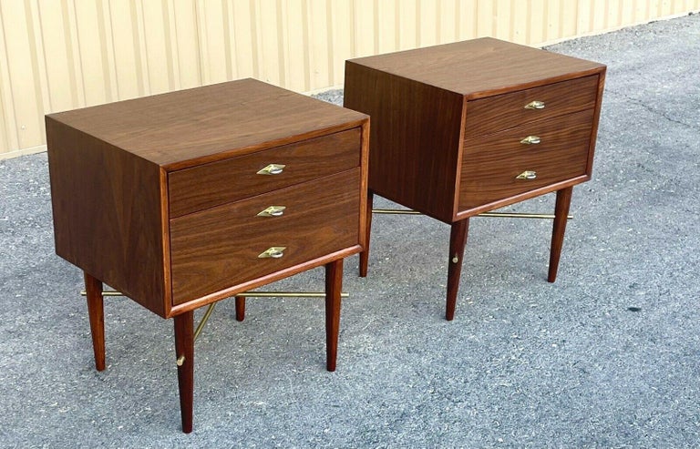 Unique Brass Cross Mid-Century Modern American Martinsville Nightstands In Good Condition For Sale In Las Vegas, NV