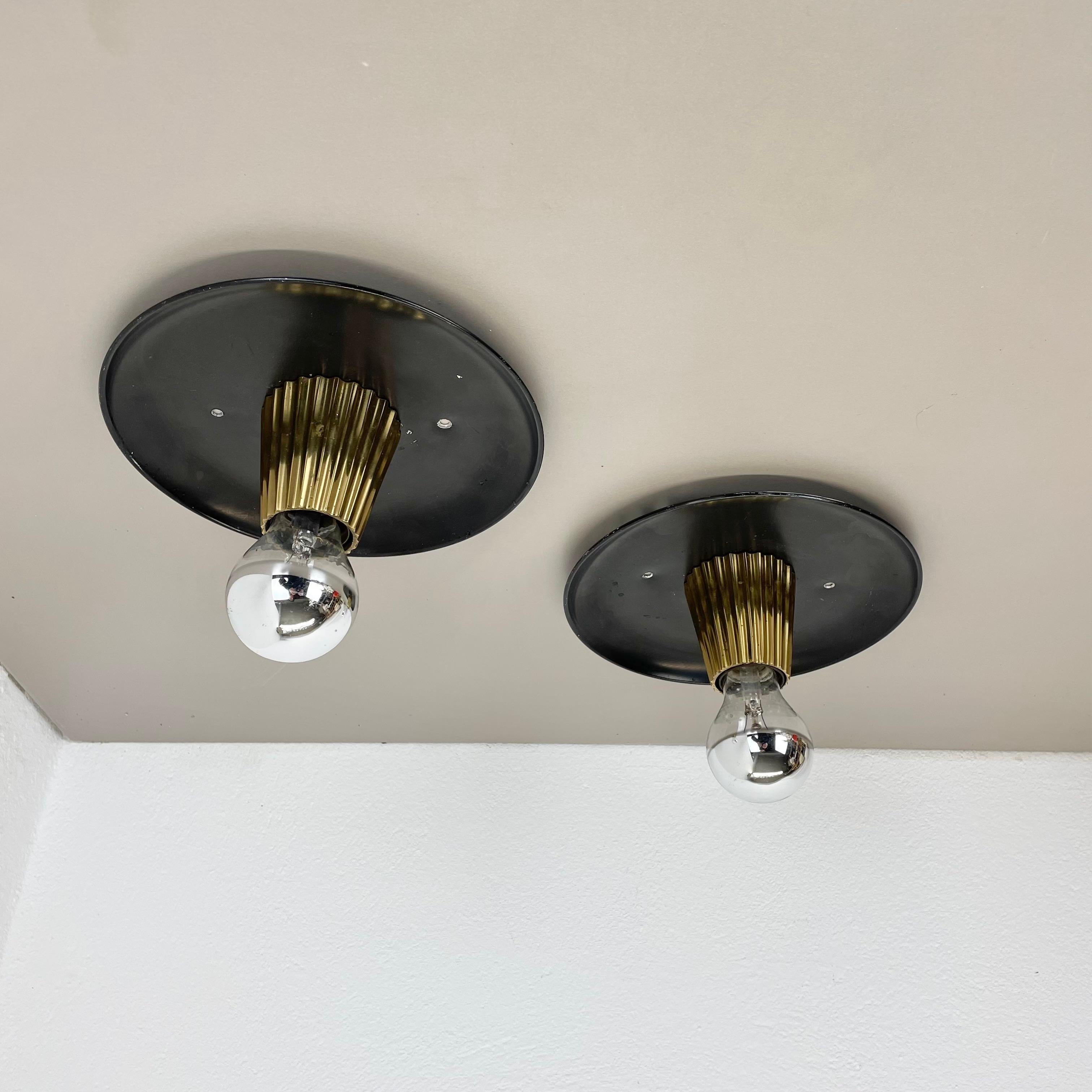 Article :

plafonnier en métal et laiton (également utilisable comme applique murale)

ensemble de 2

COULEUR : noir

dans nos autres listings vous trouverez 3 autres jeux de lumière identiques dans d'autres colorations de ROUGE, blanc-beige et TON