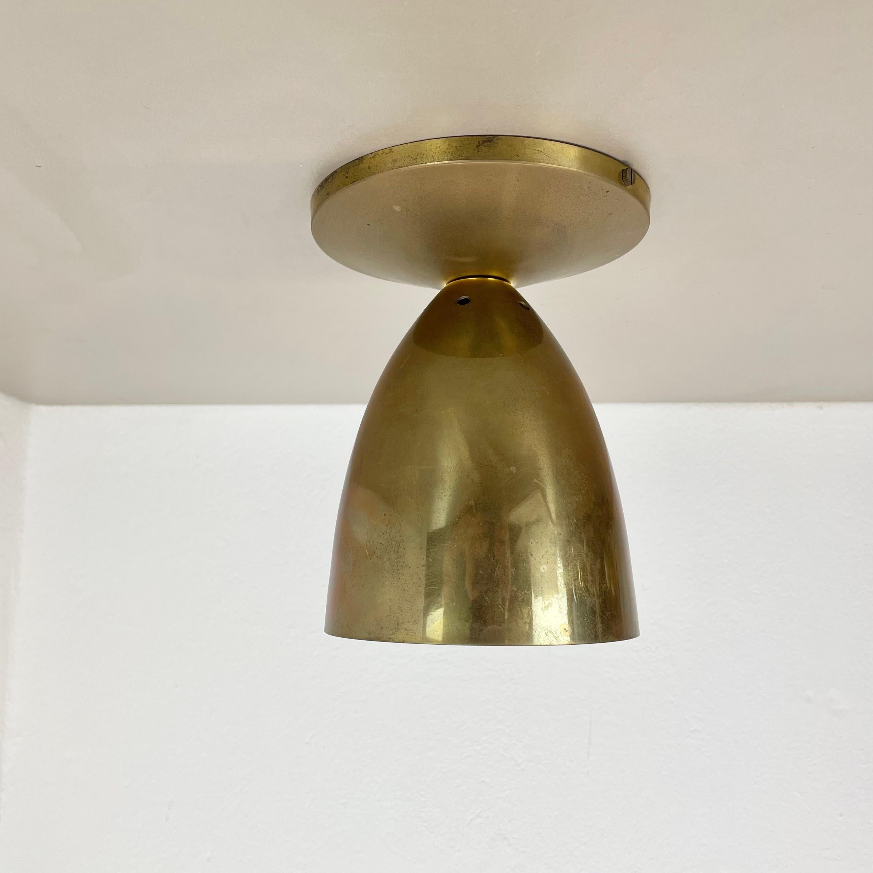 Mid-Century Modern spot unique en laiton Gino Sarfatti Style Ceiling Light Flushmount Italy 1950s en vente