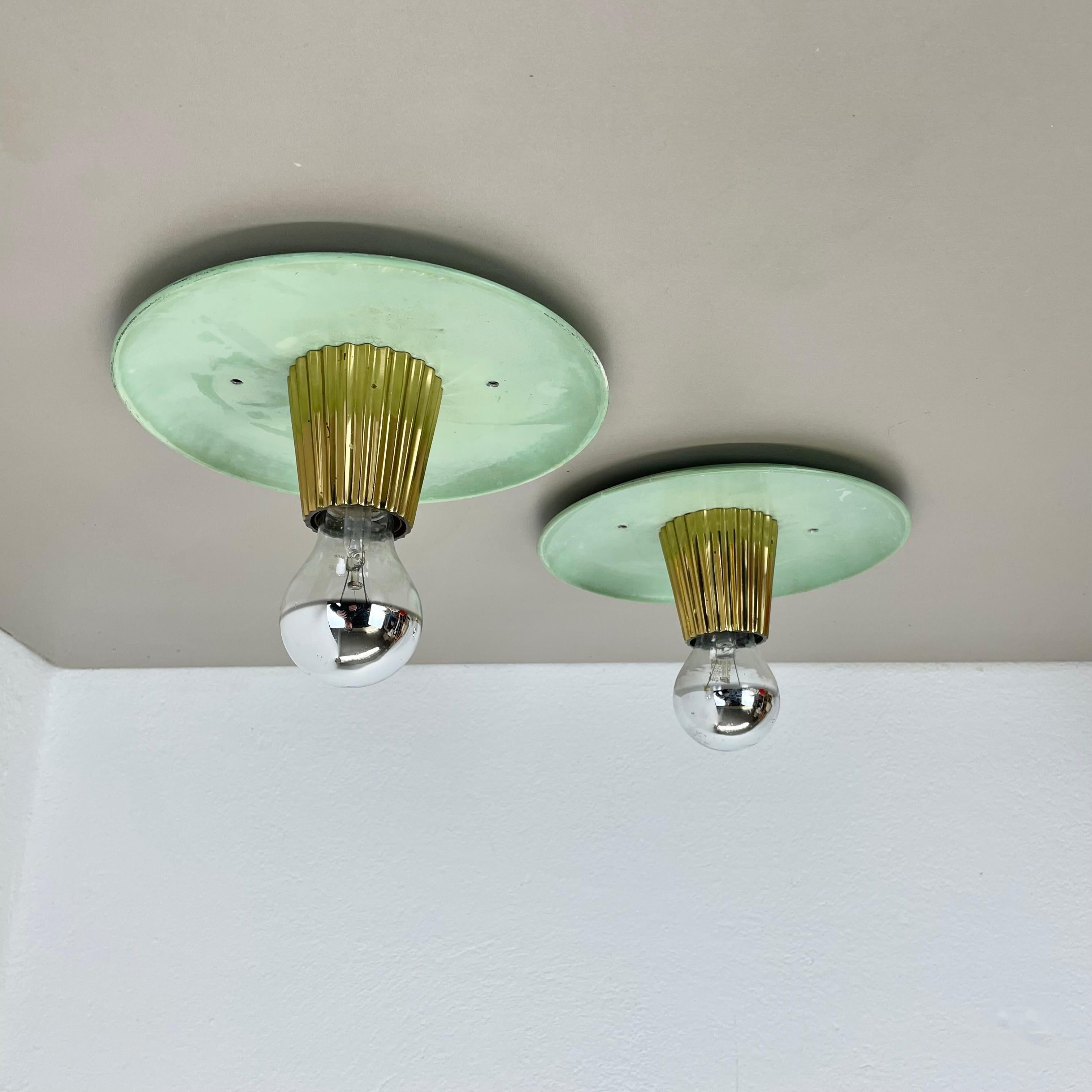 Articolo:

plafoniera in metallo e ottone (utilizzabile anche come applique)

set di 2

COLORE: verde

nelle nostre altre inserzioni troverai altri 3 set di luci identiche in altre colorazioni di TONI ROSSI, bianco-beige e