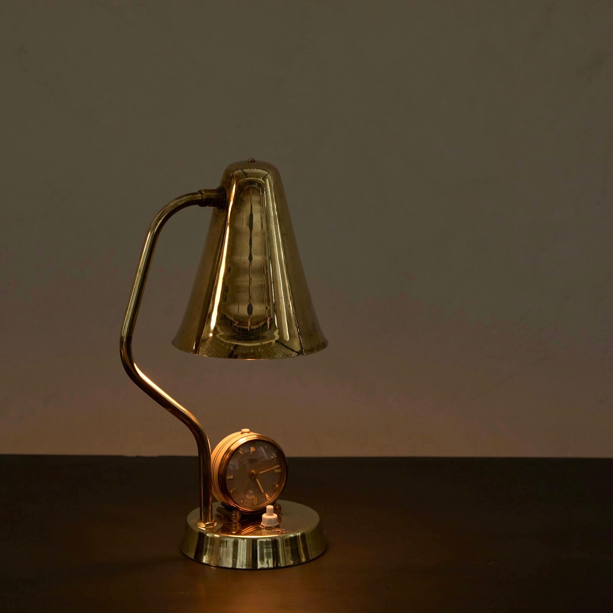Founded in the early 1900s, Diehl quickly became a leading manufacturer of clocks, with their ‘Diletta’ miniature alarm clock gaining popularity throughout Germany. This rare model features the Diletta affixed to a petite brass table lamp from
