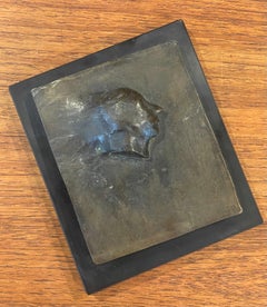 Placa de perfil figurativo de bronce única de Thom O'Connor