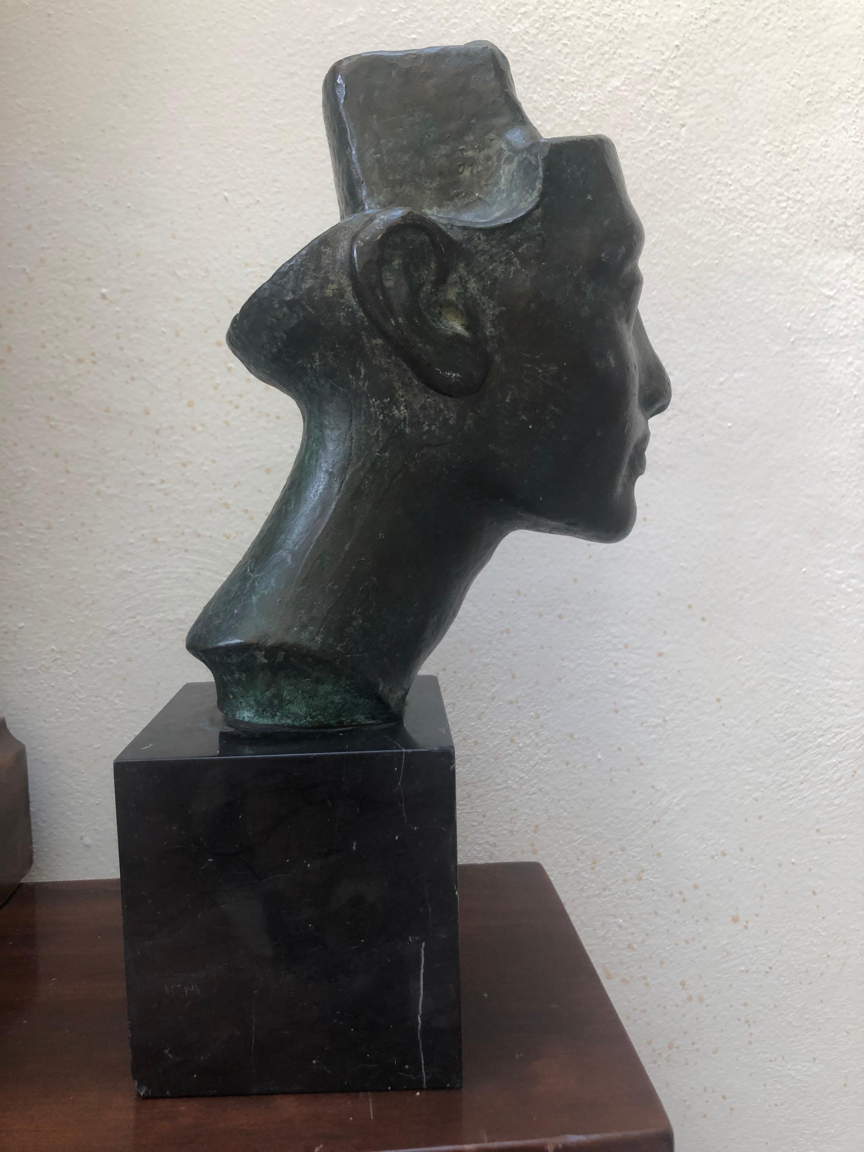 Mid-Century moderno Scultura unica di testa in bronzo su base solida di marmo in vendita