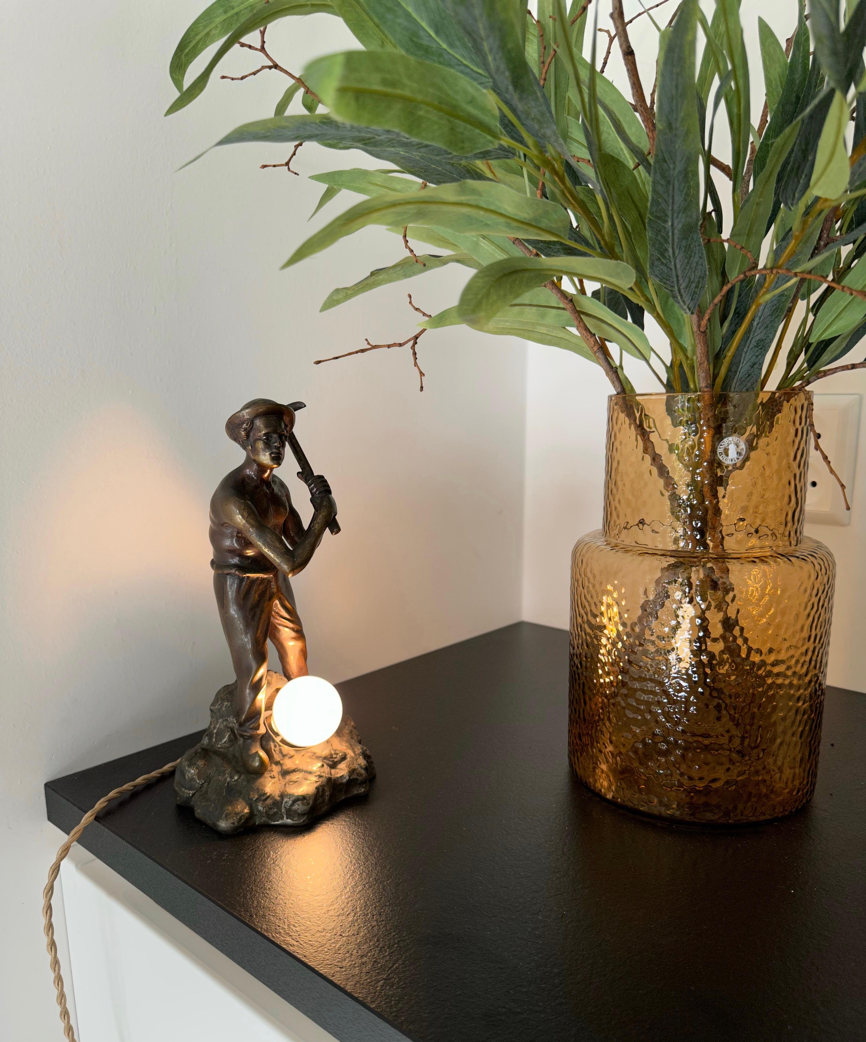 Unique Bronze Miner or Gold Digger Sculpture / Statue Table Lamp w Silvered Base In Excellent Condition For Sale In Lisse, NL