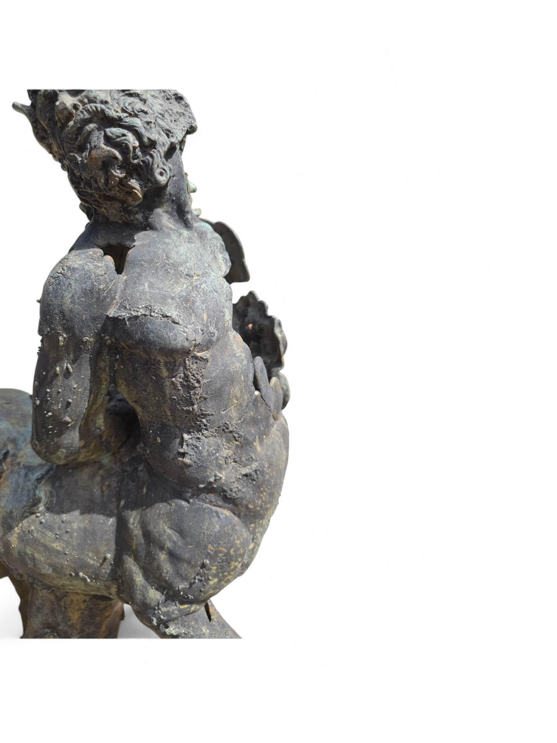 Bronzo Scultura unica in bronzo di un centauro, Italia, XX secolo in vendita
