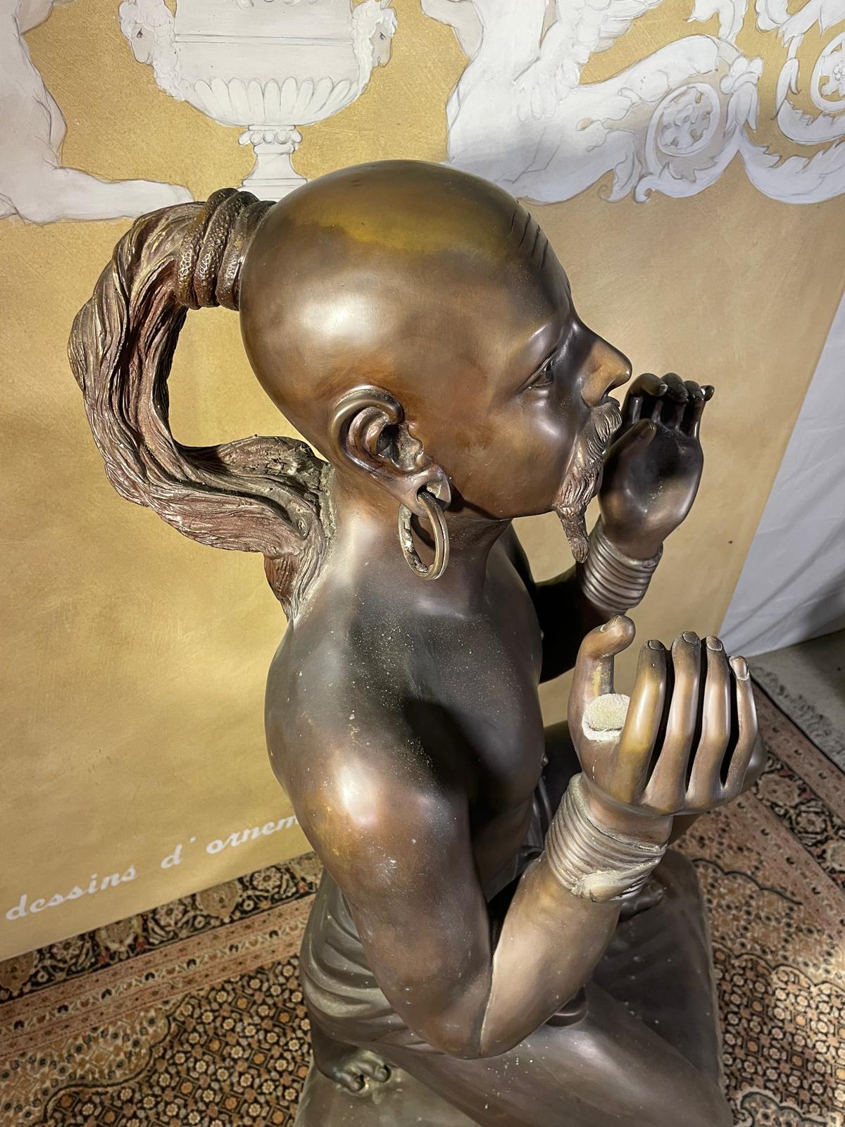 20ième siècle Table d'appoint unique en bronze avec plateau en verre biseauté de C. Caudion en vente