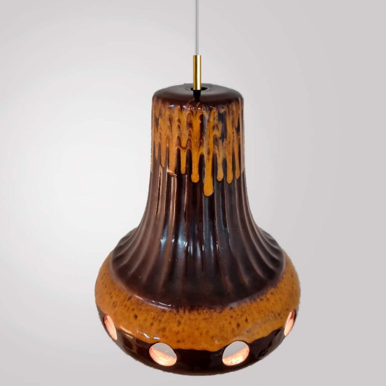 Vernissé Lampe suspendue unique en céramique émaillée Brown, Allemagne, années 1970 en vente