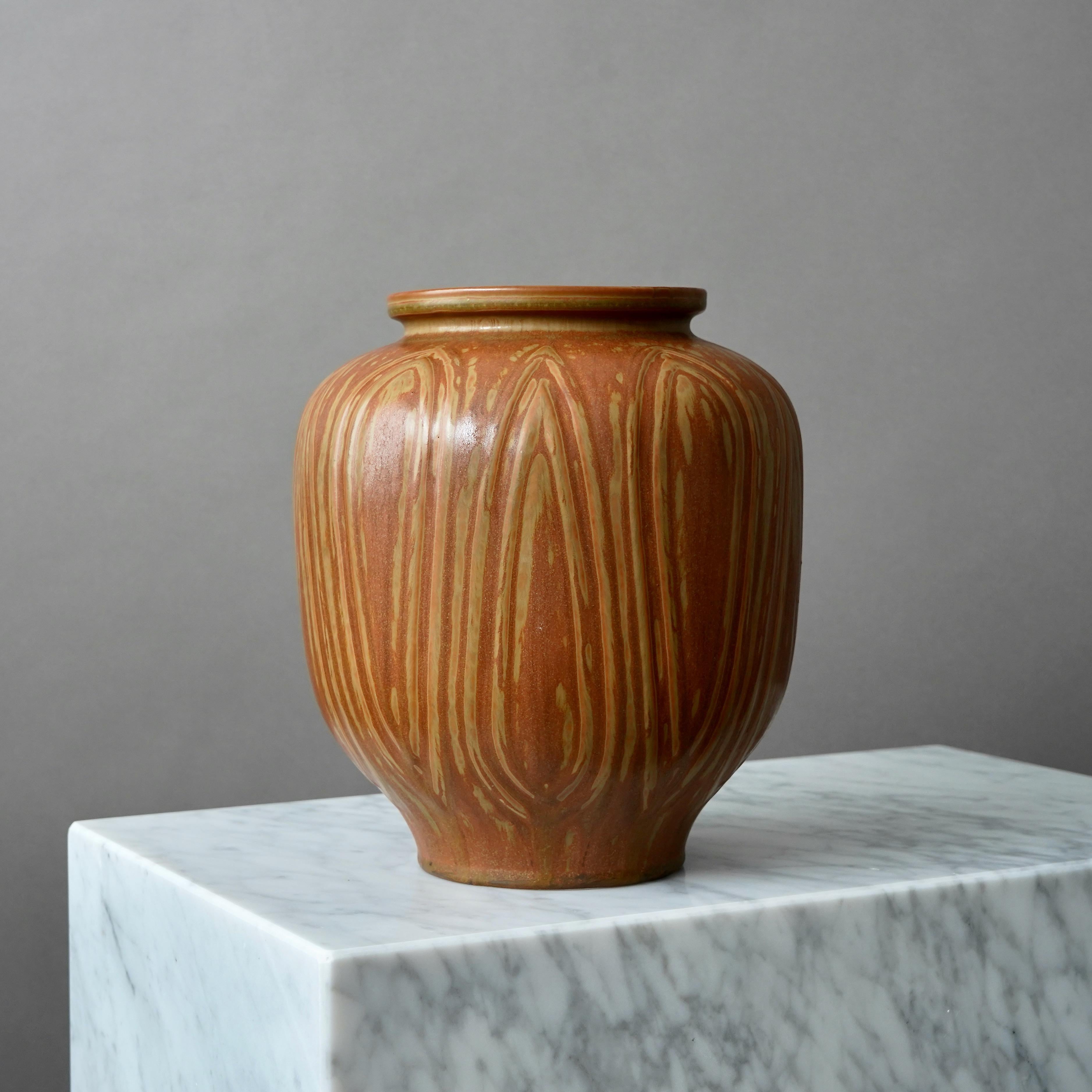 Ceramica Unico vaso in gres marrone di Gunnar Nylund per Rorstrand, Svezia, anni '40 in vendita
