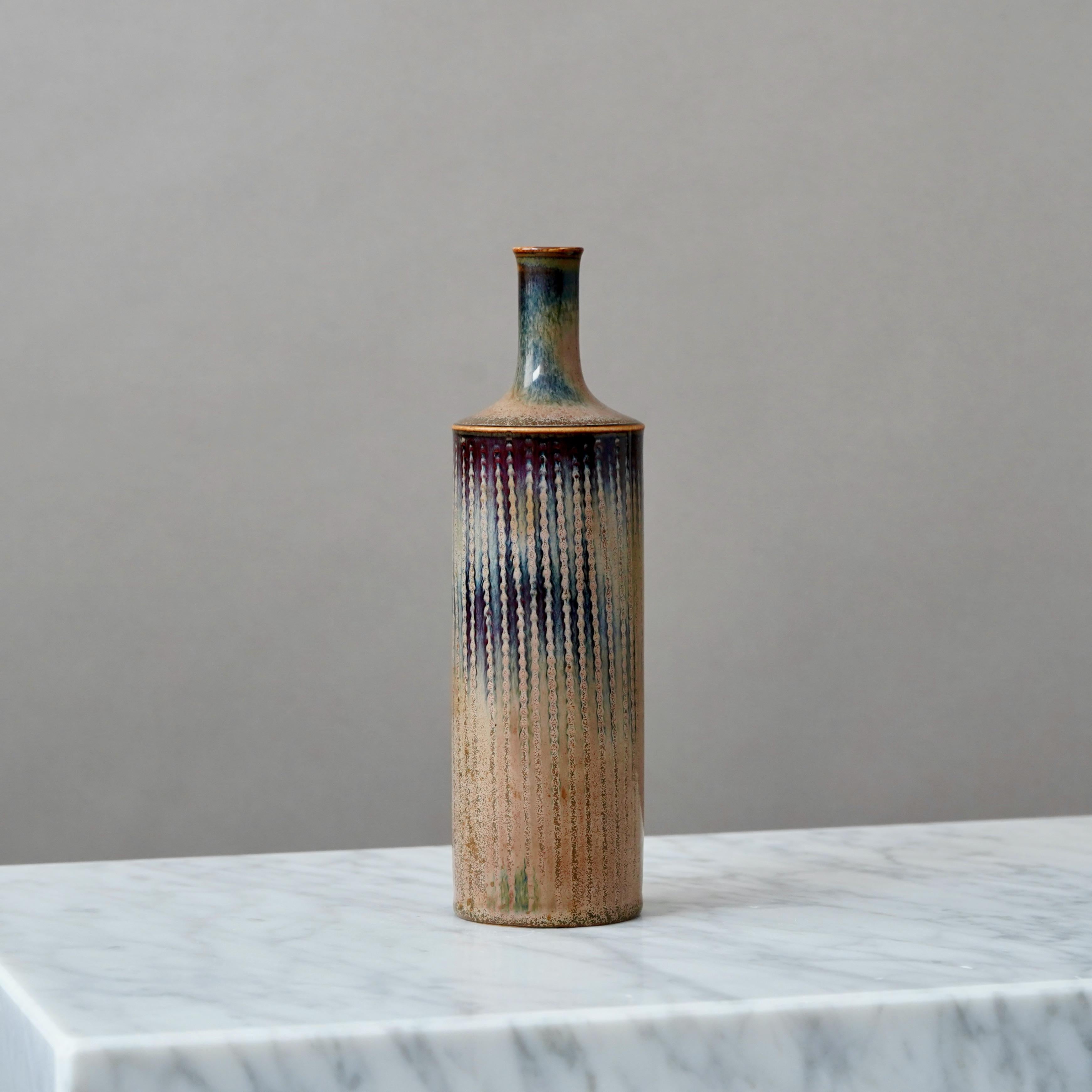 Vaso unico in gres marrone di Stig Lindberg. Studio A, Svezia, 1961 In condizioni buone in vendita a Malmö, SE