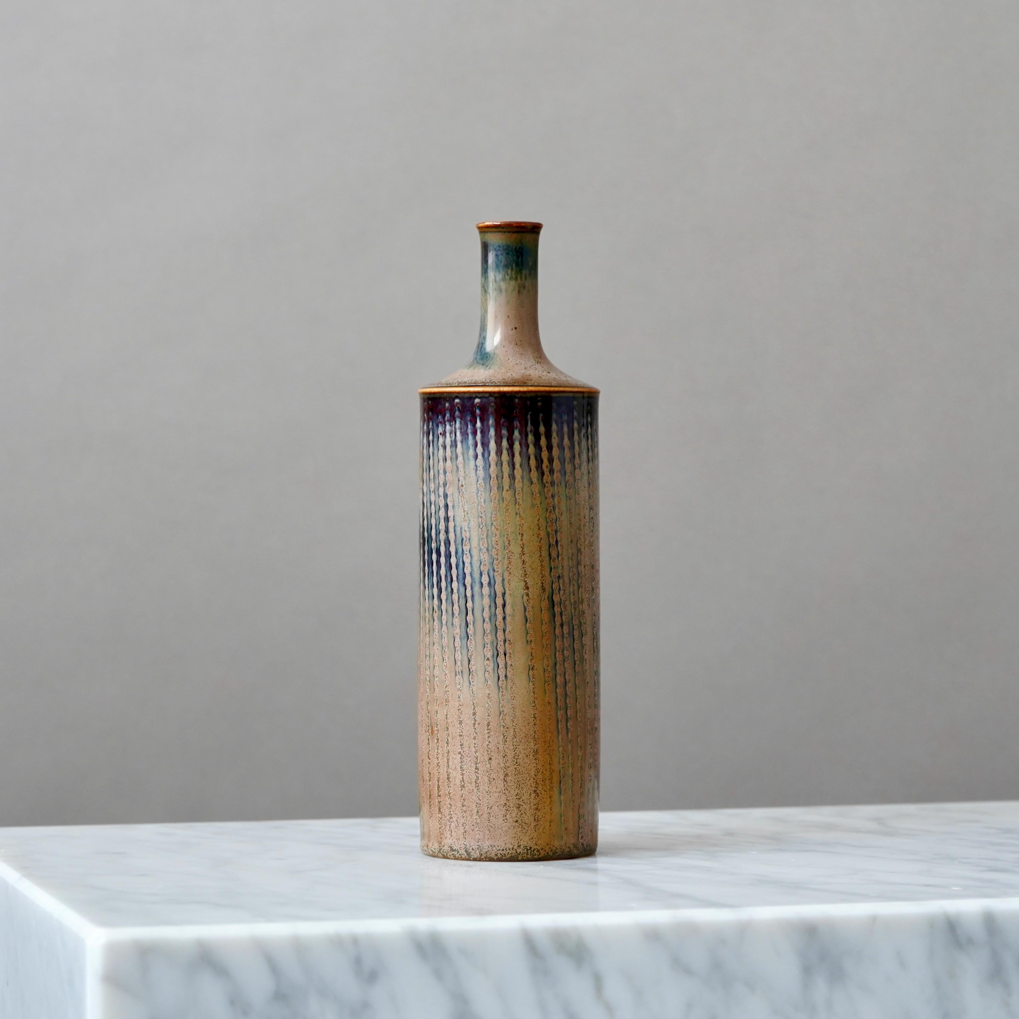 Ceramica Vaso unico in gres marrone di Stig Lindberg. Studio A, Svezia, 1961 in vendita