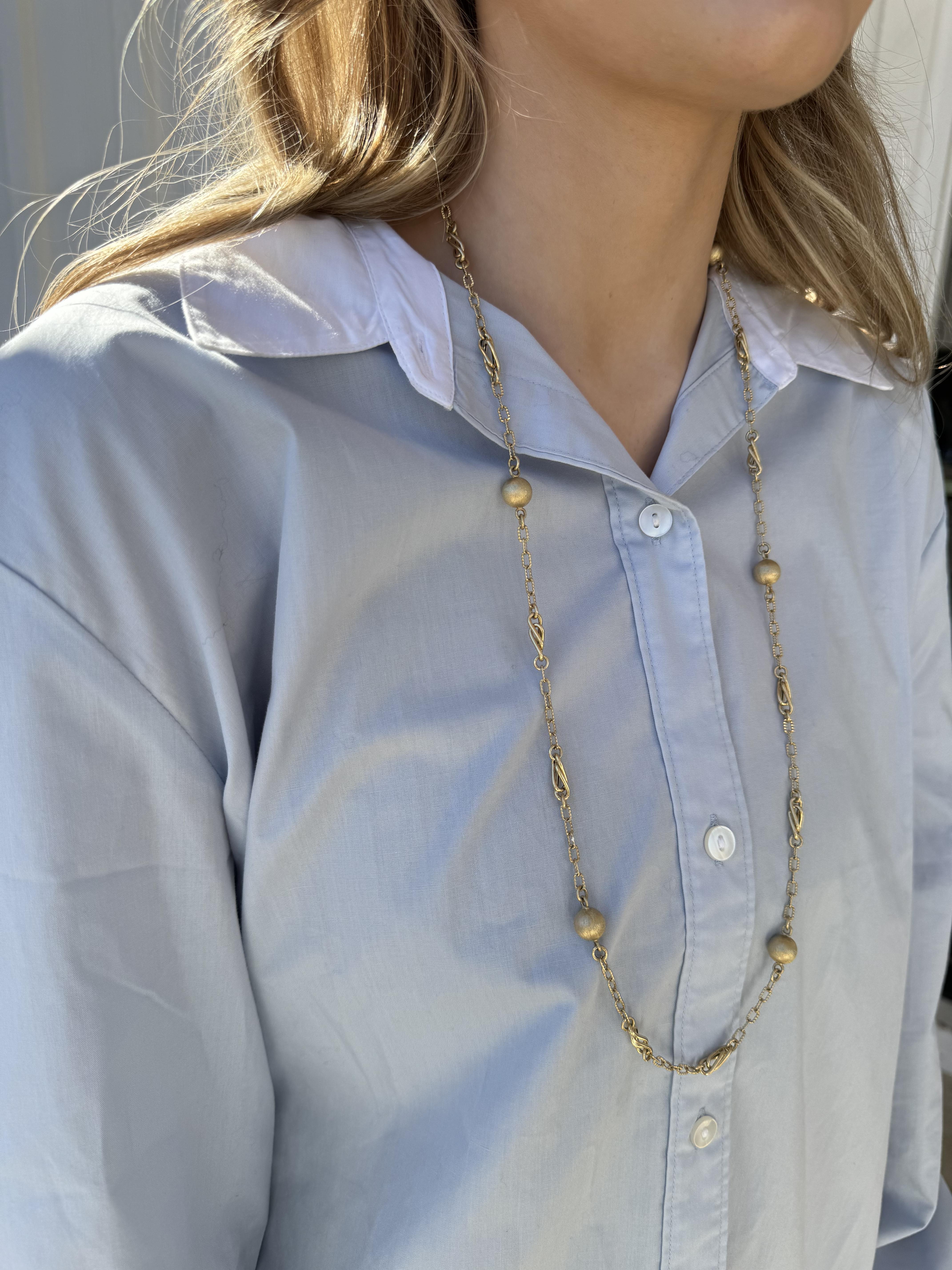 Adoriamo questa collana d'oro unica nel suo genere!!!
Un'ottima lunghezza da impilare e sovrapporre.

Dettagli della collana
Materiale: Oro giallo 14K
Lunghezza: 32 pollici
Peso: 24.6 grammi

Articolo: 768TMV8-AJC