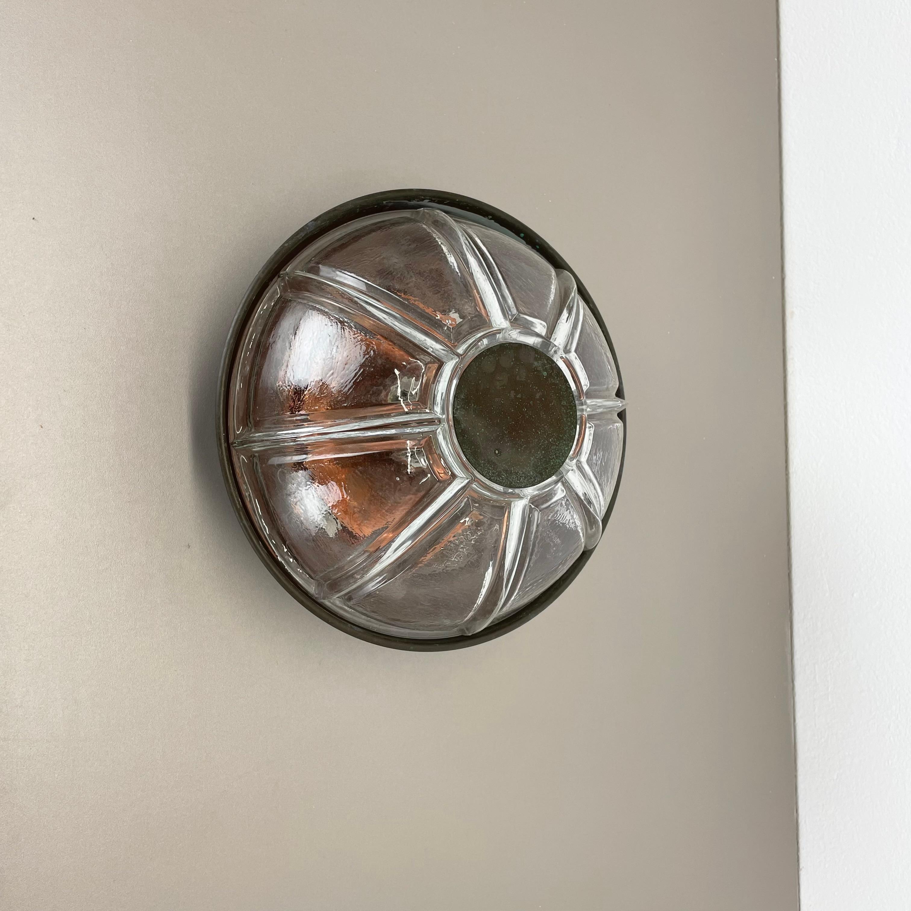 Article:

wall light, BOOM collection by BEGA Lights


Producer:

Bega Lights, Germany



Origin:

Germany



Age:

1980s



Original 1980s modernist German wall Light made of high quality  glass with a a brutalist surface copper wall fixation