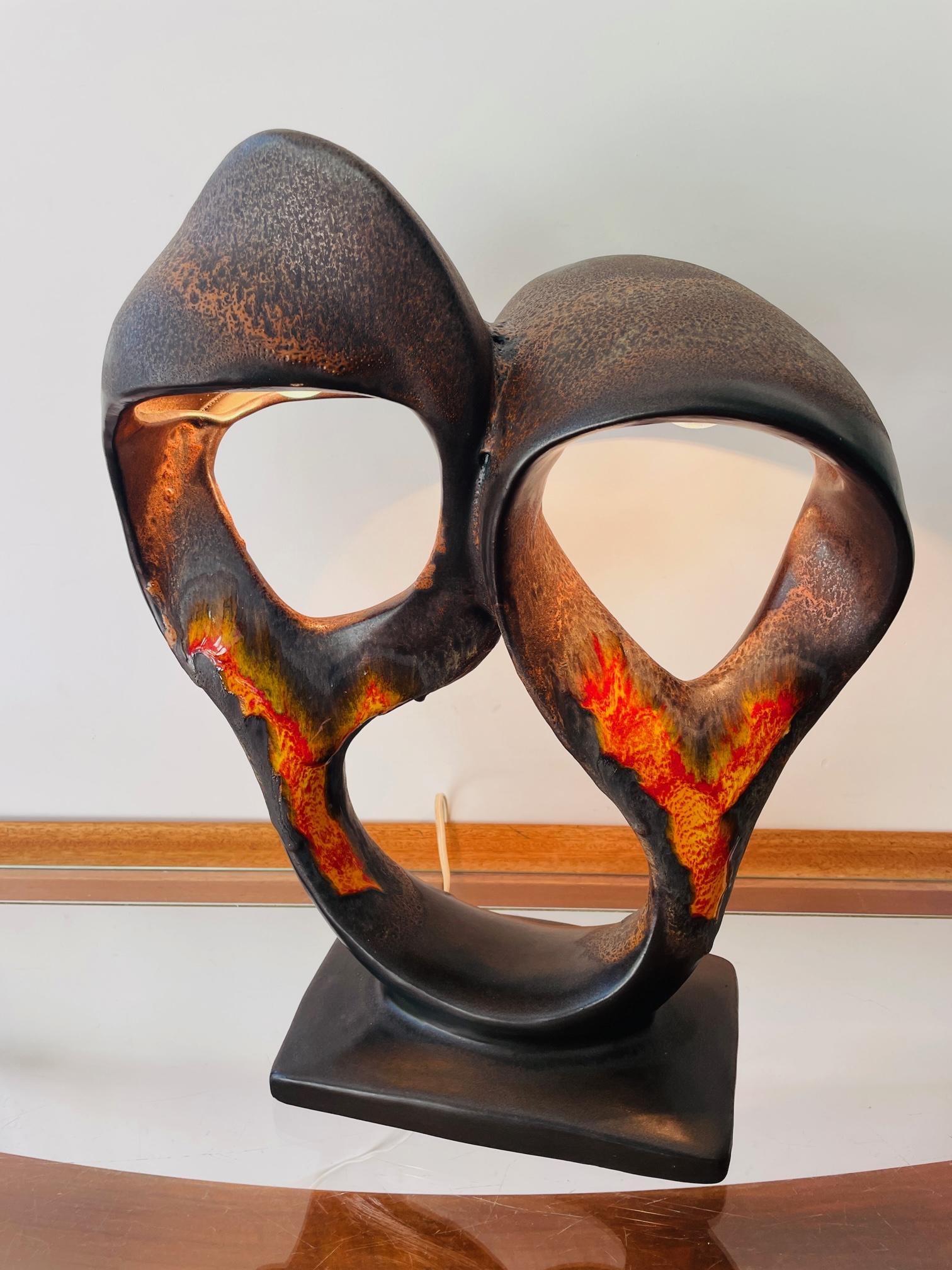 Milieu du XXe siècle Lampe «lava » brutaliste unique. Magnifique et rare lampe en céramique. Années 60/70, Allemagne