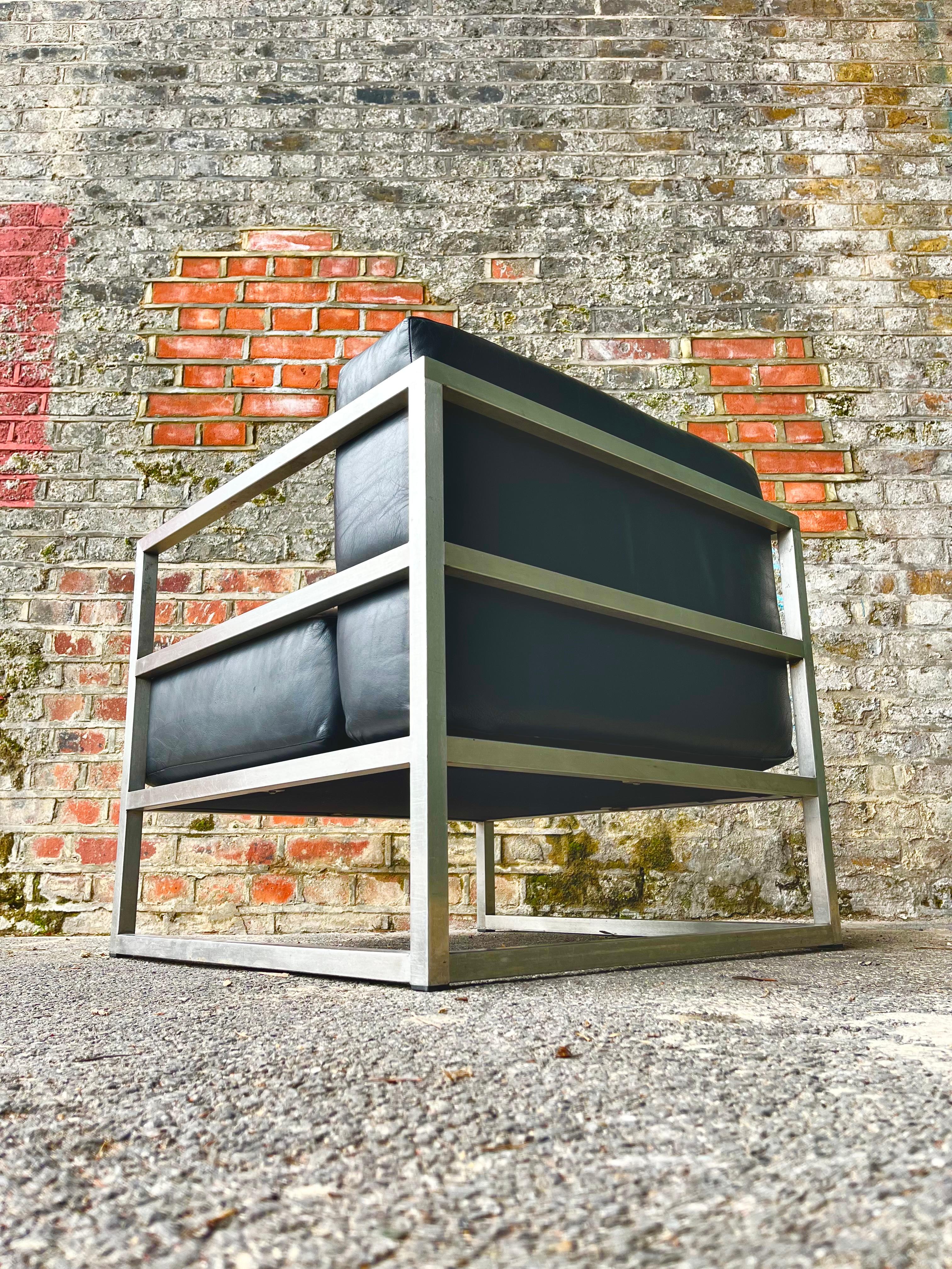 Européen Paire unique de fauteuils modernistes brutalistes et brutalistes du milieu du siècle, style Le Corbusier en vente