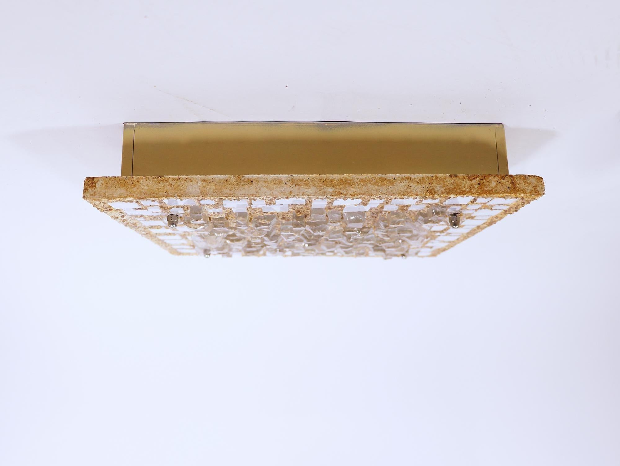 Mid-Century Modern Applique brutaliste de 16 pouces et verre de Murano encastré de Poliarte attr., années 1960