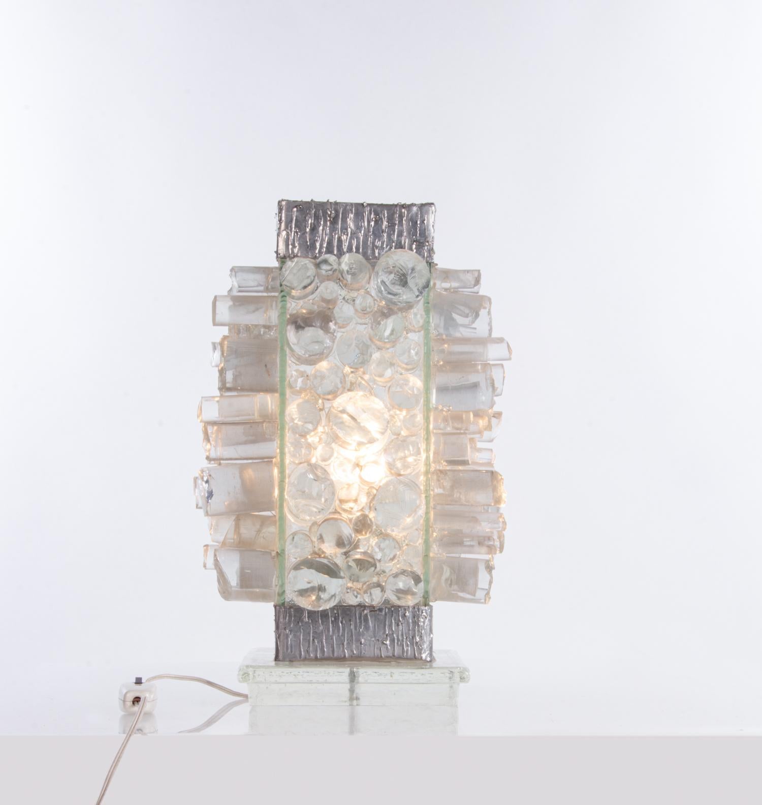 Mid-Century Modern Lampe de table brutaliste unique en verre de Murano de 18 pouces à la manière de Poliarte 1960 en vente