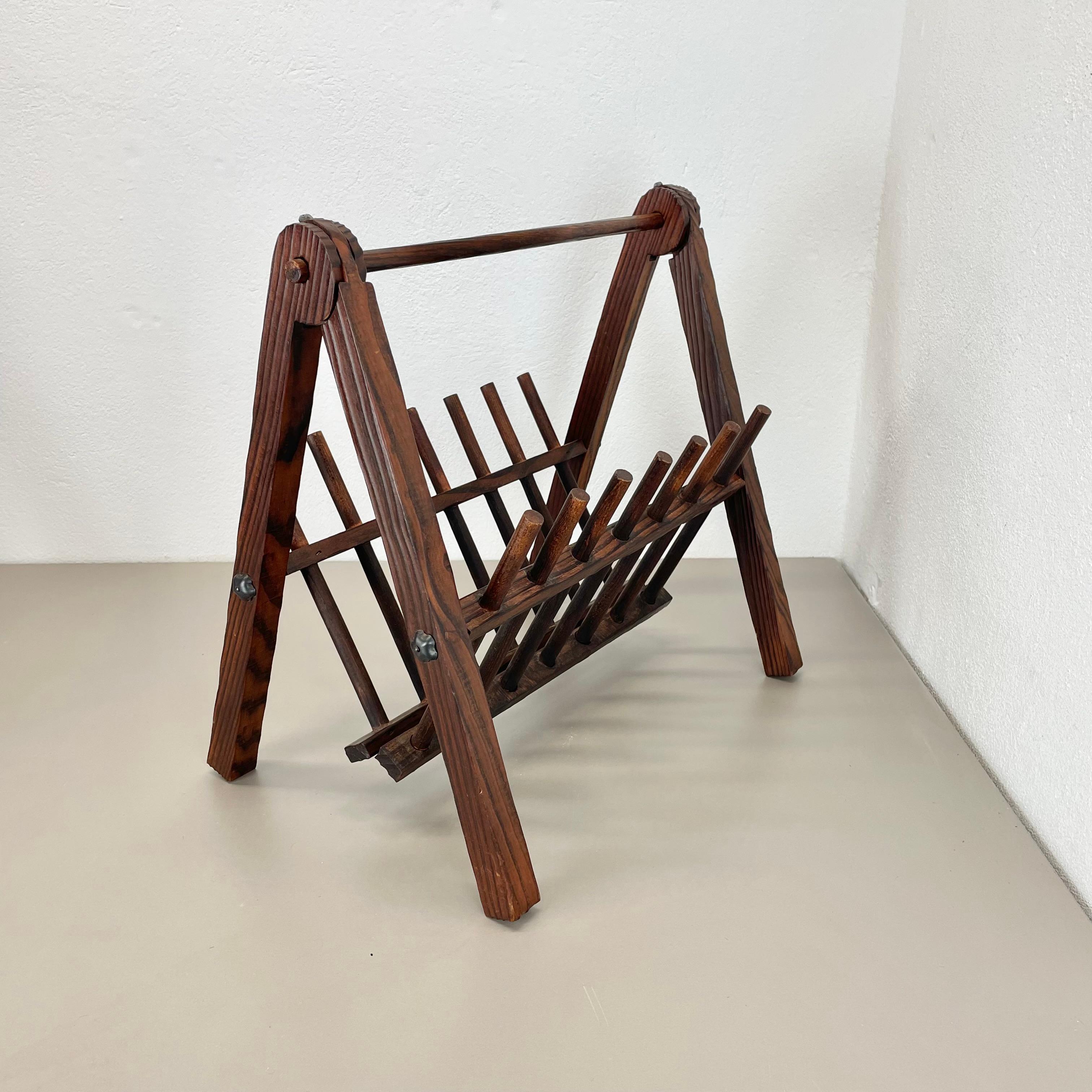 Article: cubic magazine holder stand element

Origin: Germany

Age: 1970s

This original vintage TIKI STYLE magazine holder stand was produced in the 1970s in Germany. It is made of solid PINE WOOD and in a very minimalist design, which remembers of