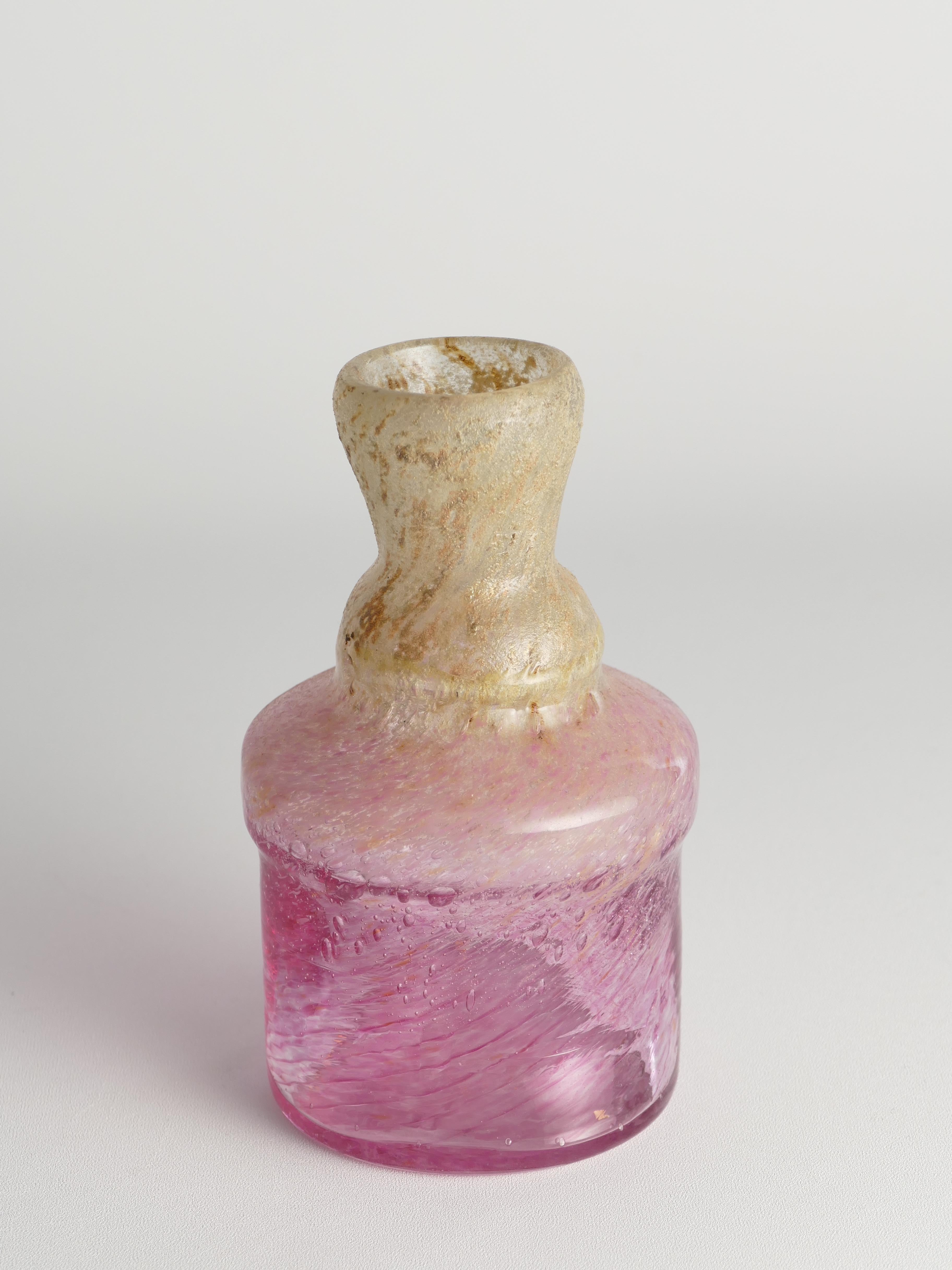 Einzigartige Vase aus rosa und gelbem Bubblegum-Kunstglas von Milan Vobruba, Schweden 1980er Jahre im Angebot 3