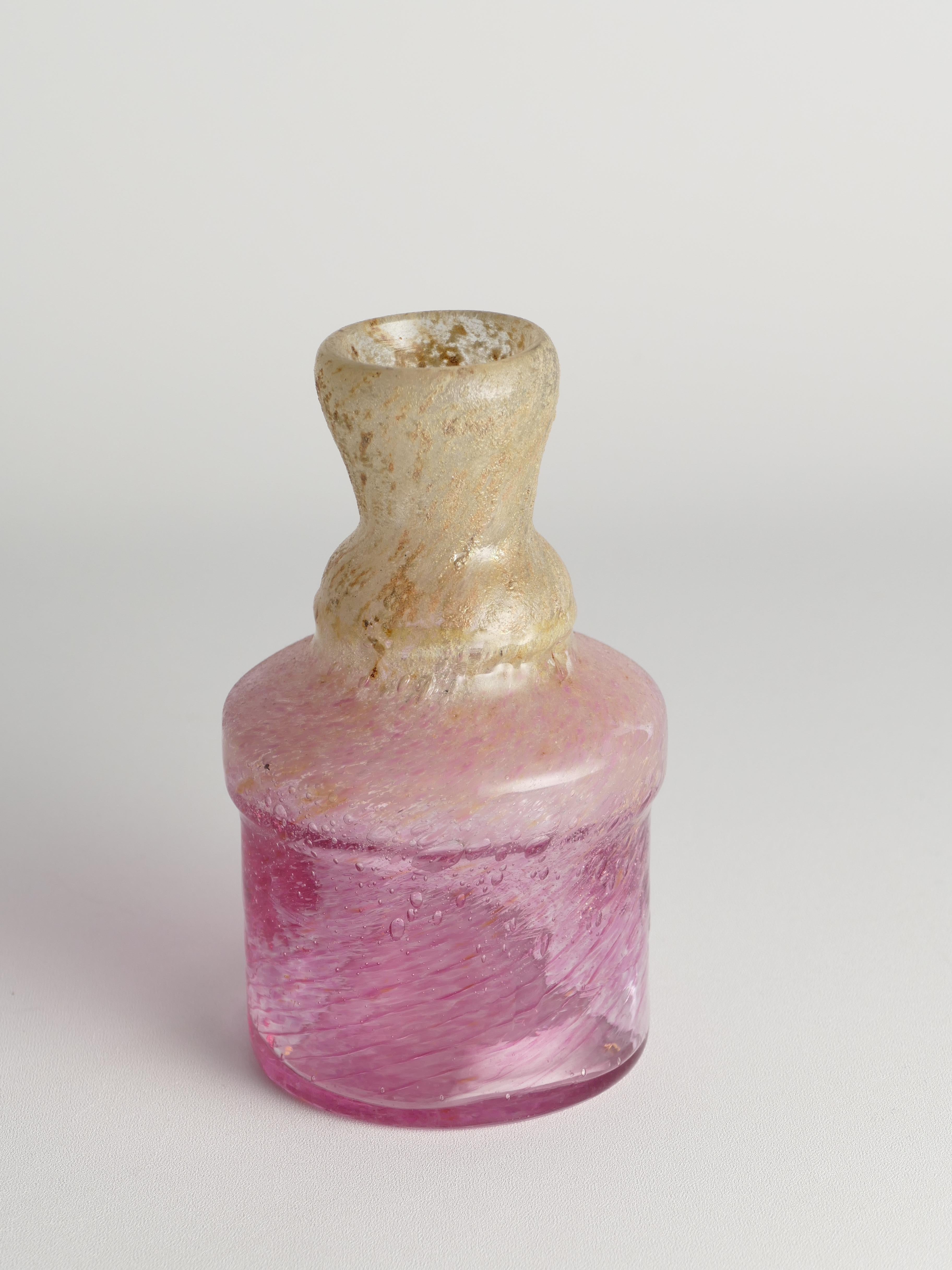Einzigartige Vase aus rosa und gelbem Bubblegum-Kunstglas von Milan Vobruba, Schweden 1980er Jahre im Angebot 4