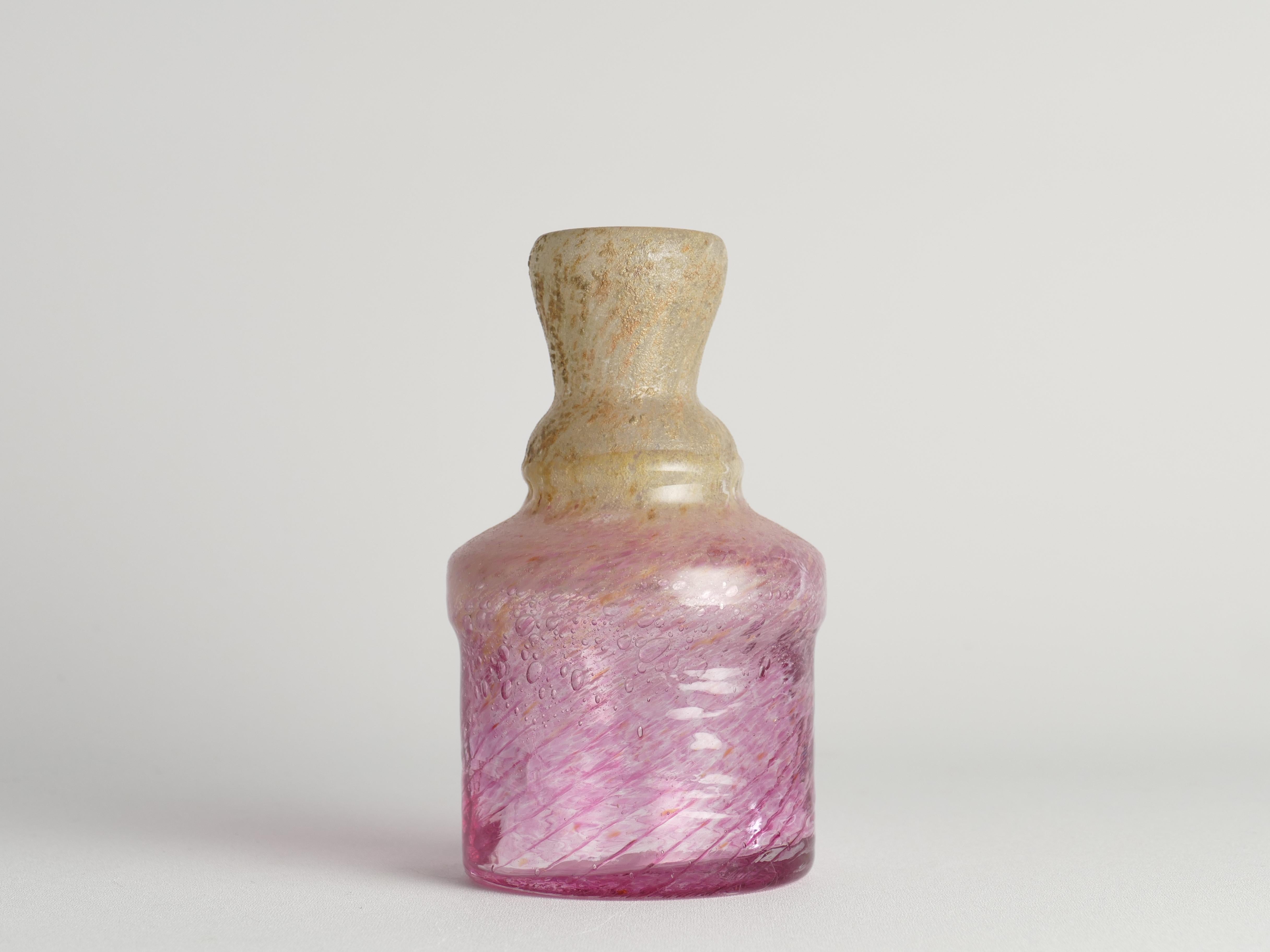 Einzigartige Vase aus rosa und gelbem Bubblegum-Kunstglas von Milan Vobruba, Schweden 1980er Jahre (Sonstiges) im Angebot